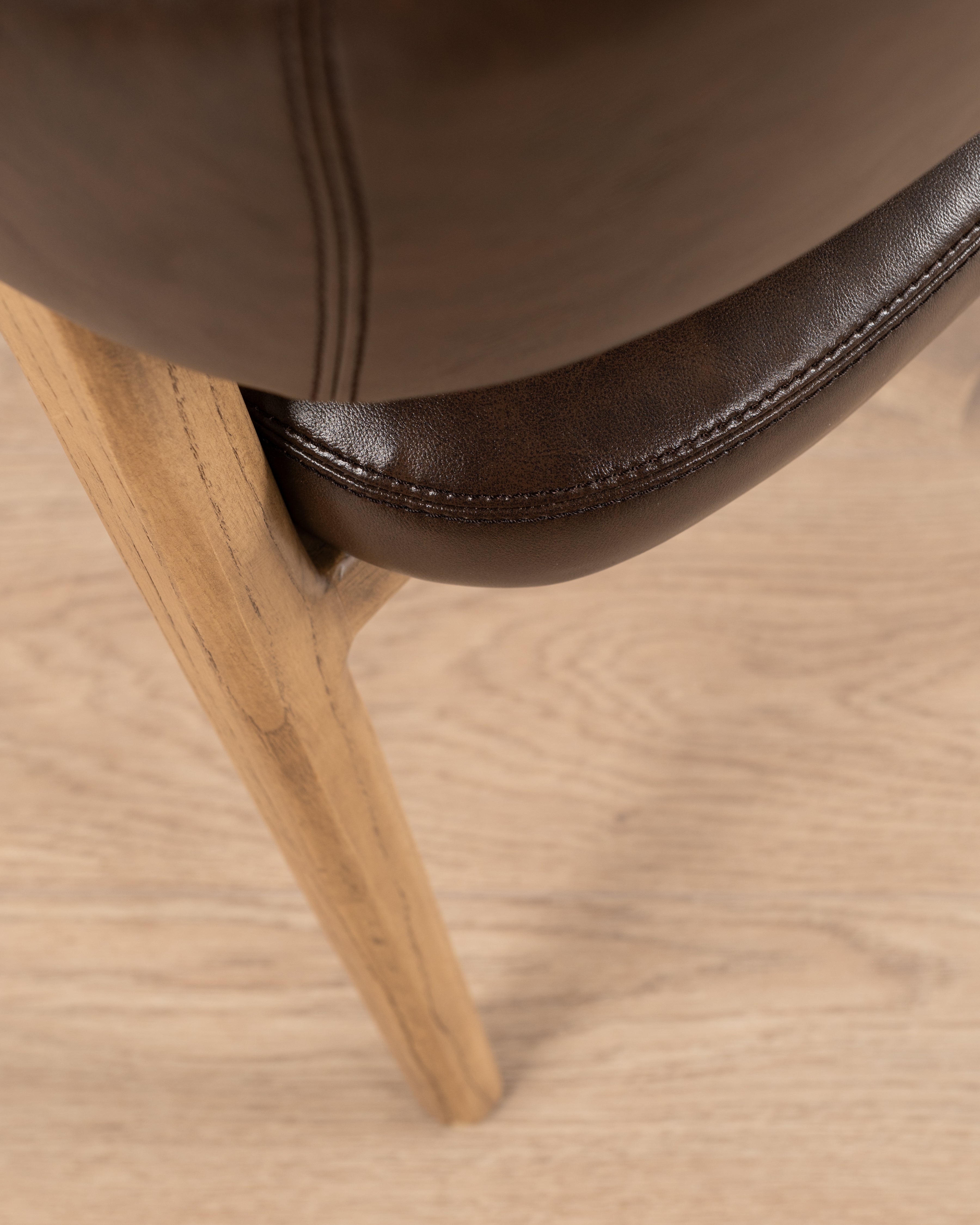 Mali carver chair