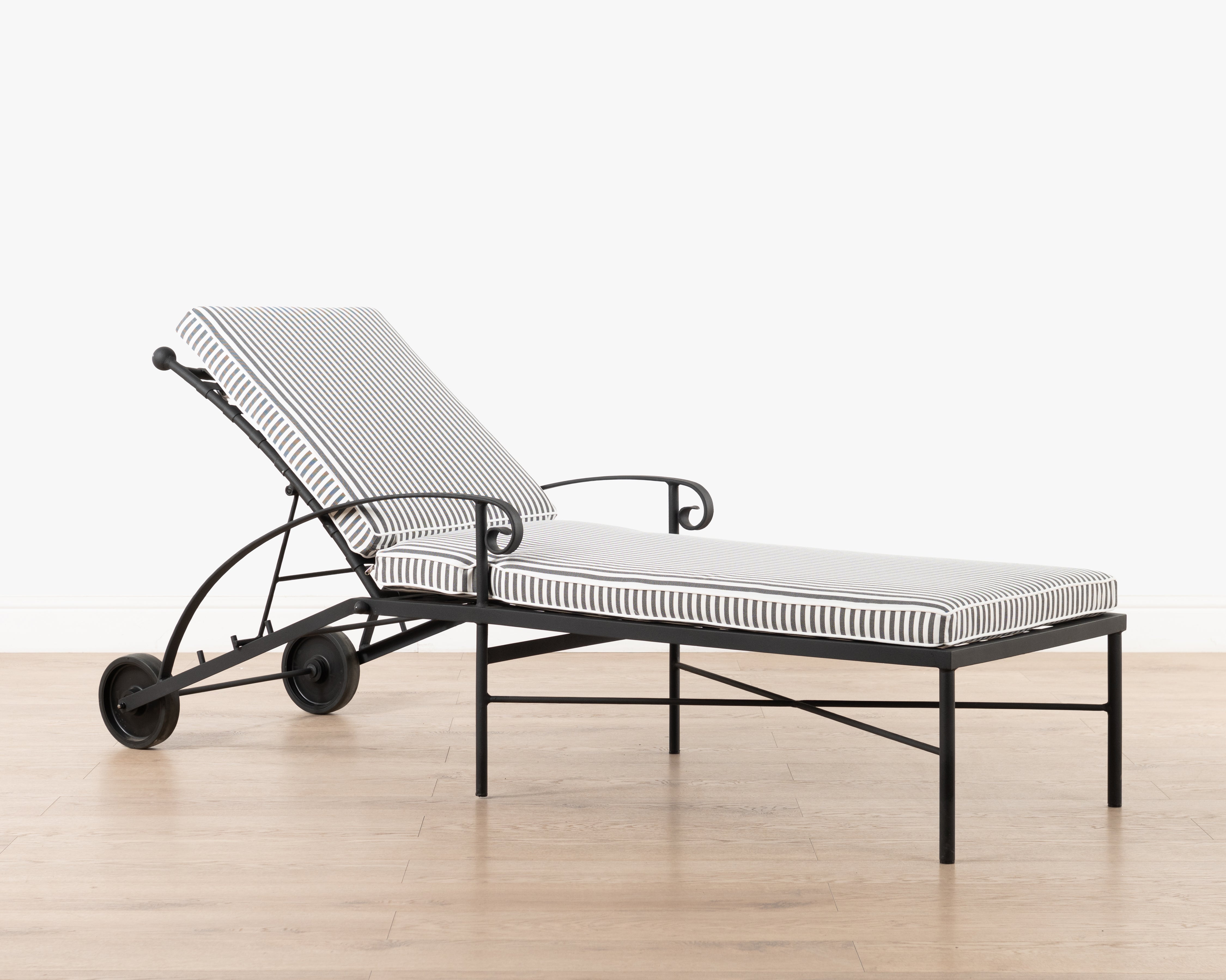 Riviera Outdoor Lounger