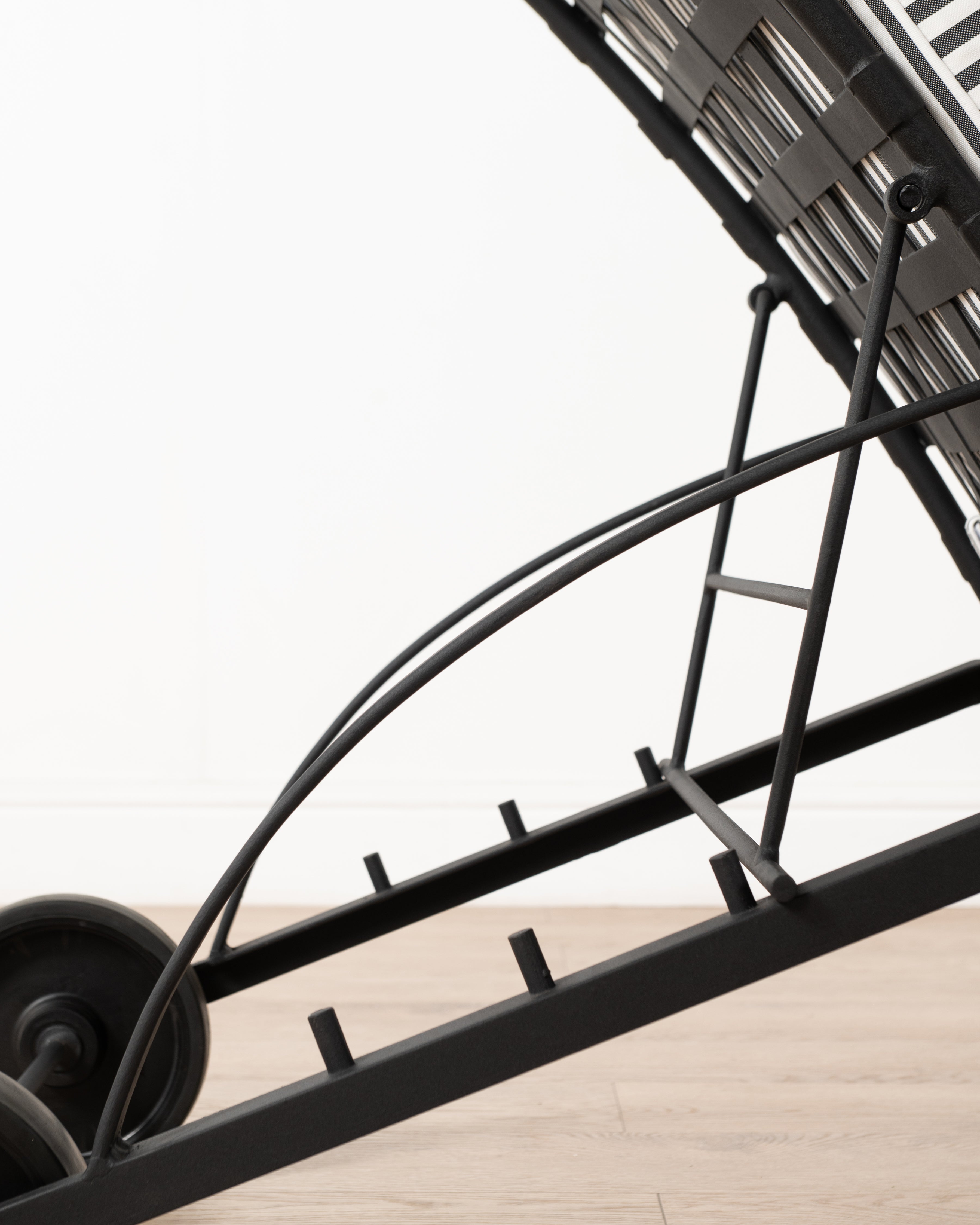 Riviera Outdoor Lounger