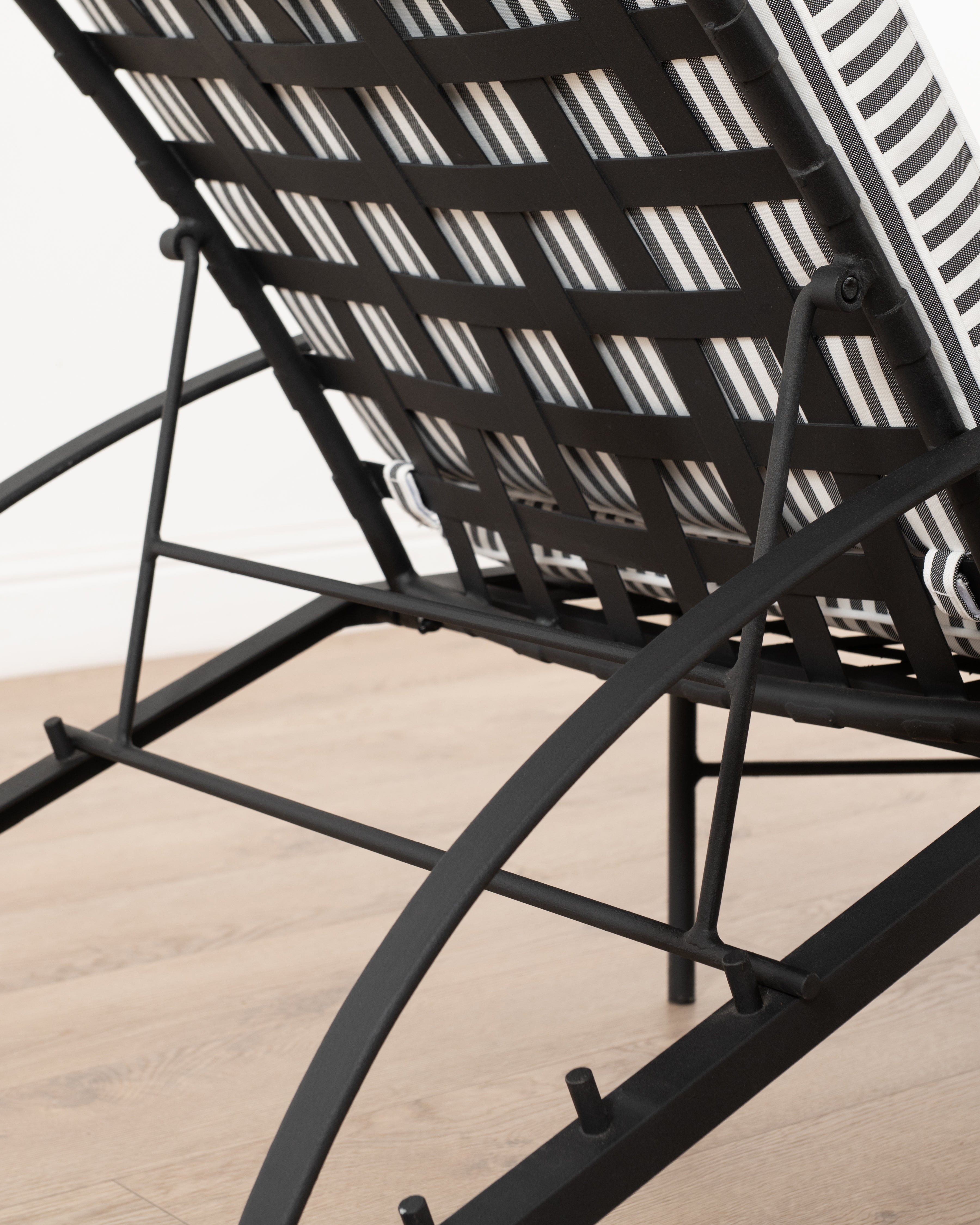 Riviera Outdoor Lounger
