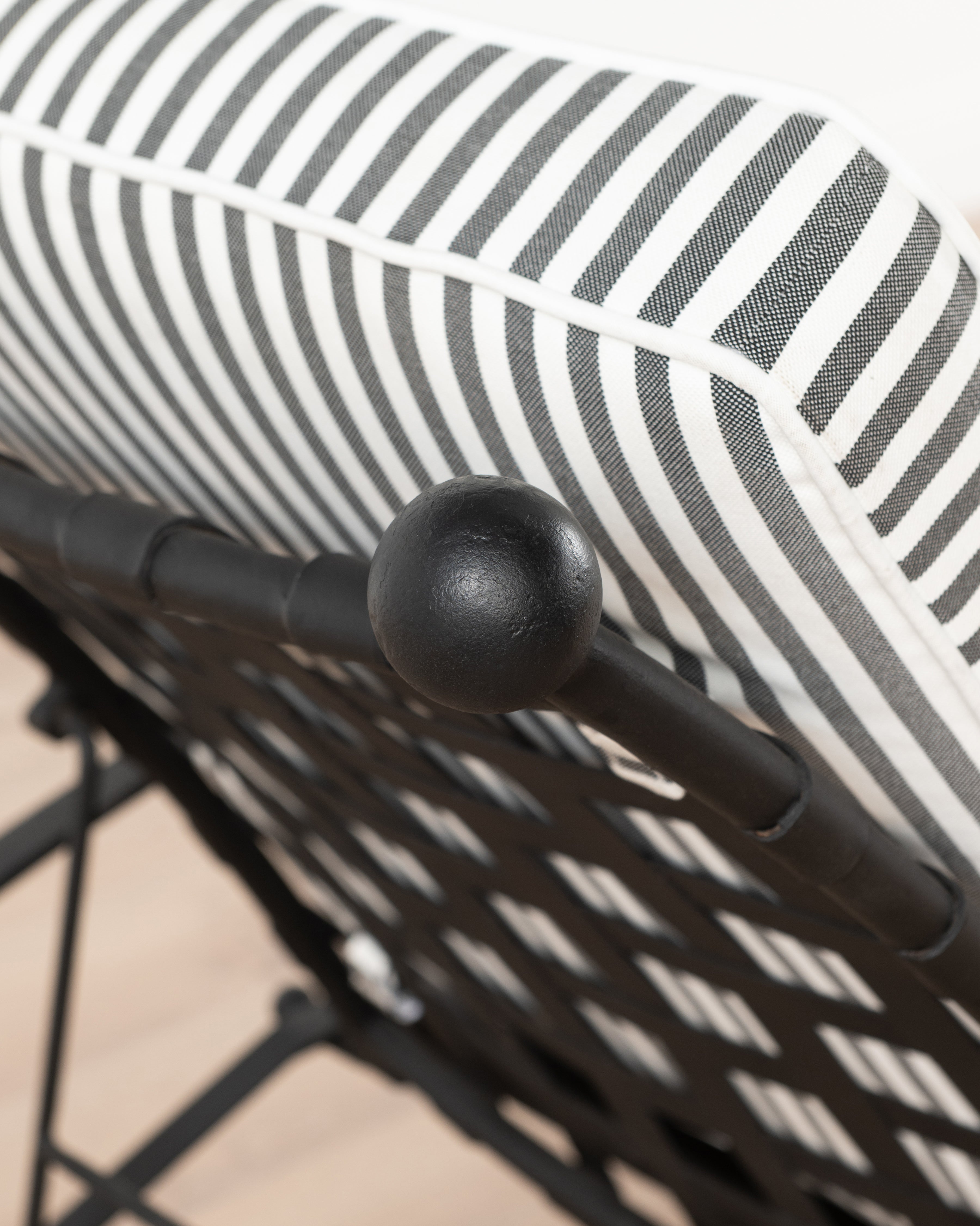 Riviera Outdoor Lounger