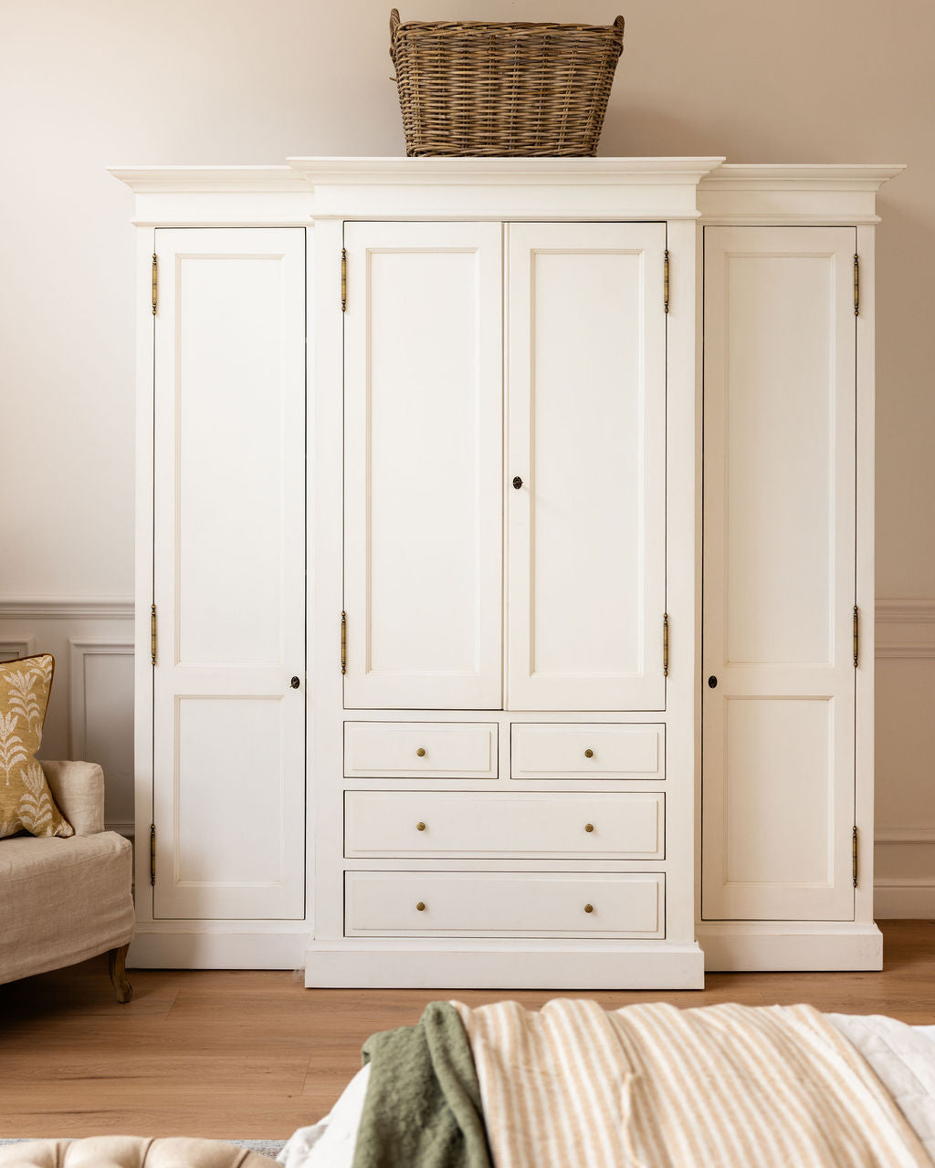 Hampshire 4 Door Wardrobe | 4 Drawers - White