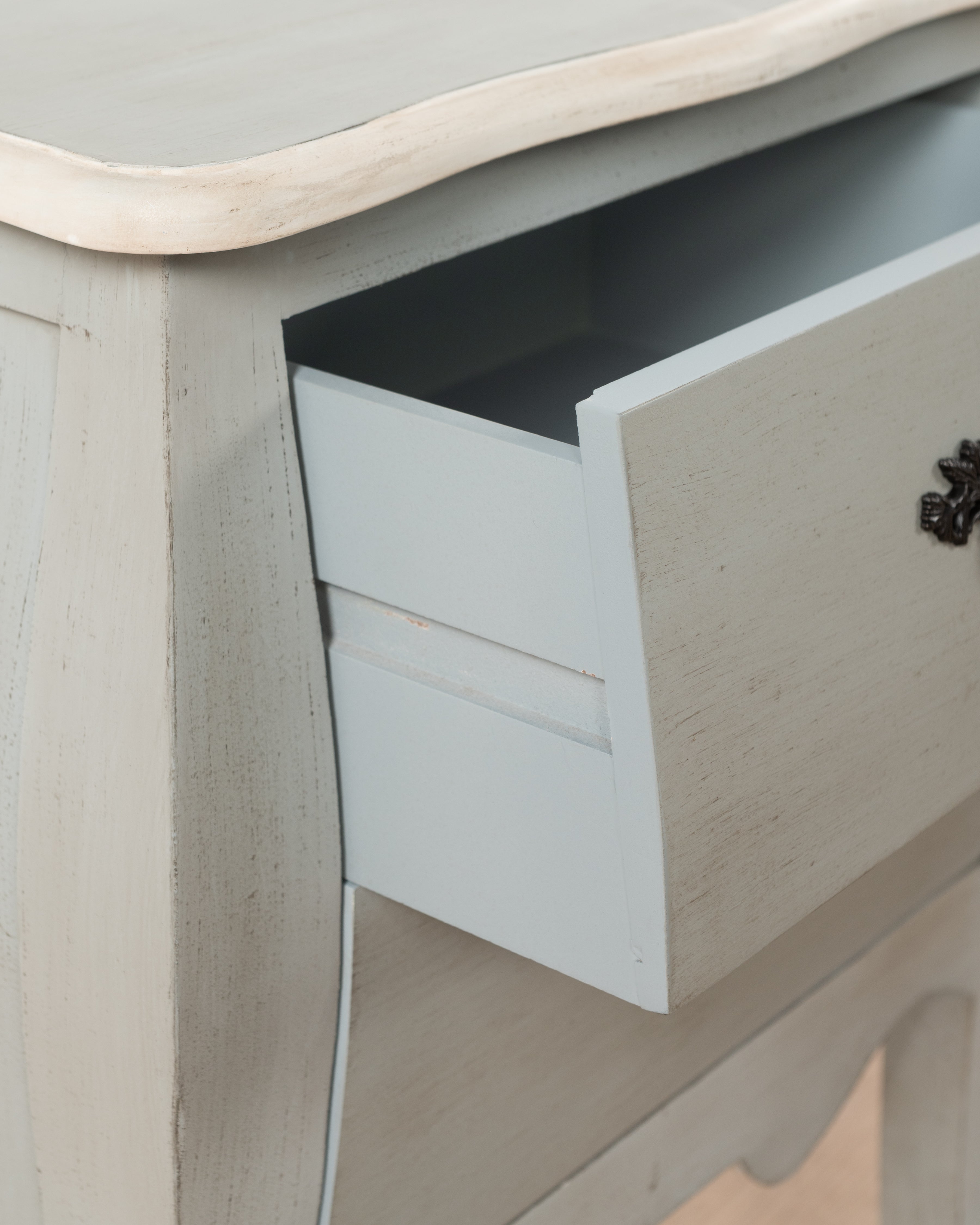 Atelier Madeleine Bedside