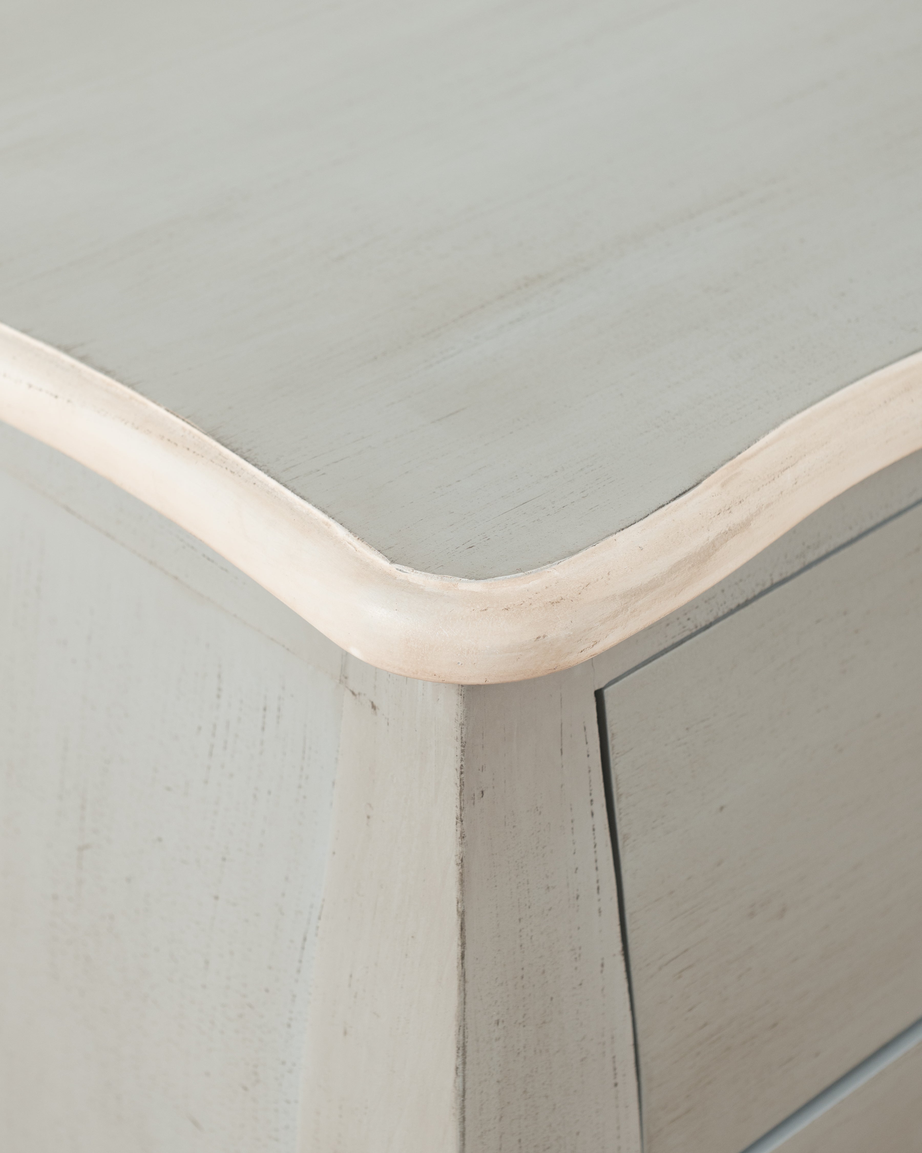 Atelier Madeleine Bedside