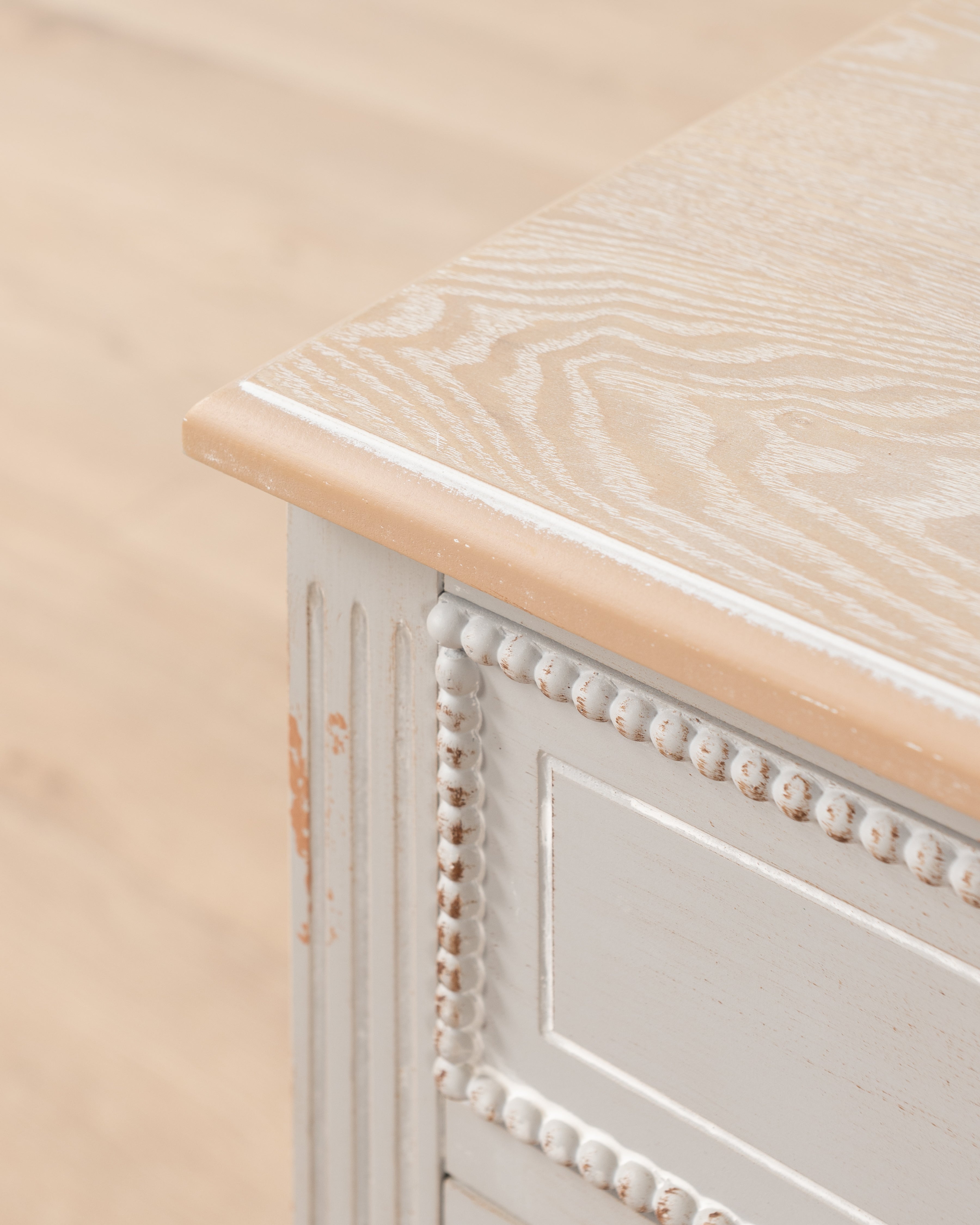 Henri bedside table