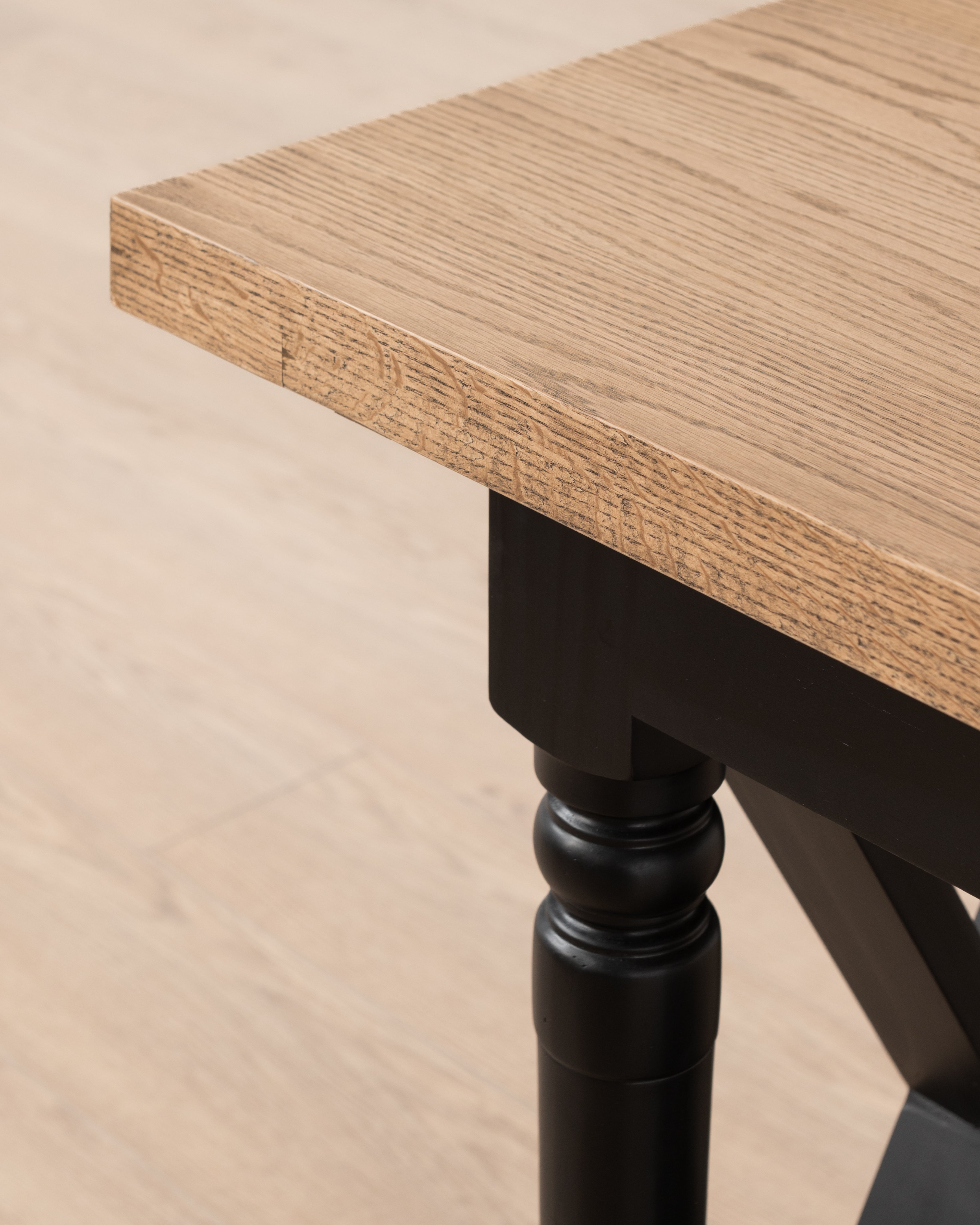 Oxford Cross-Leg Server