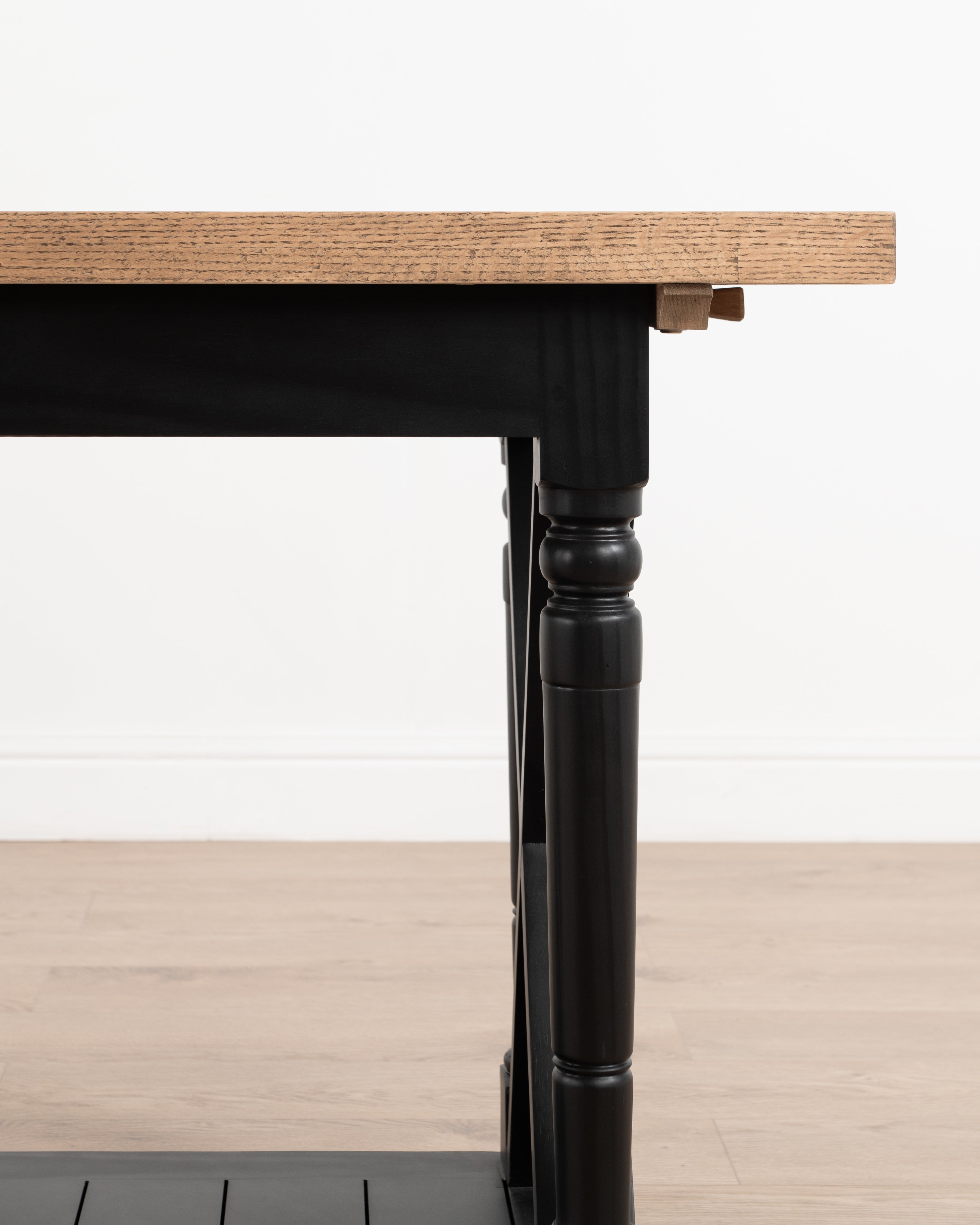 Oxford Cross-Leg Server