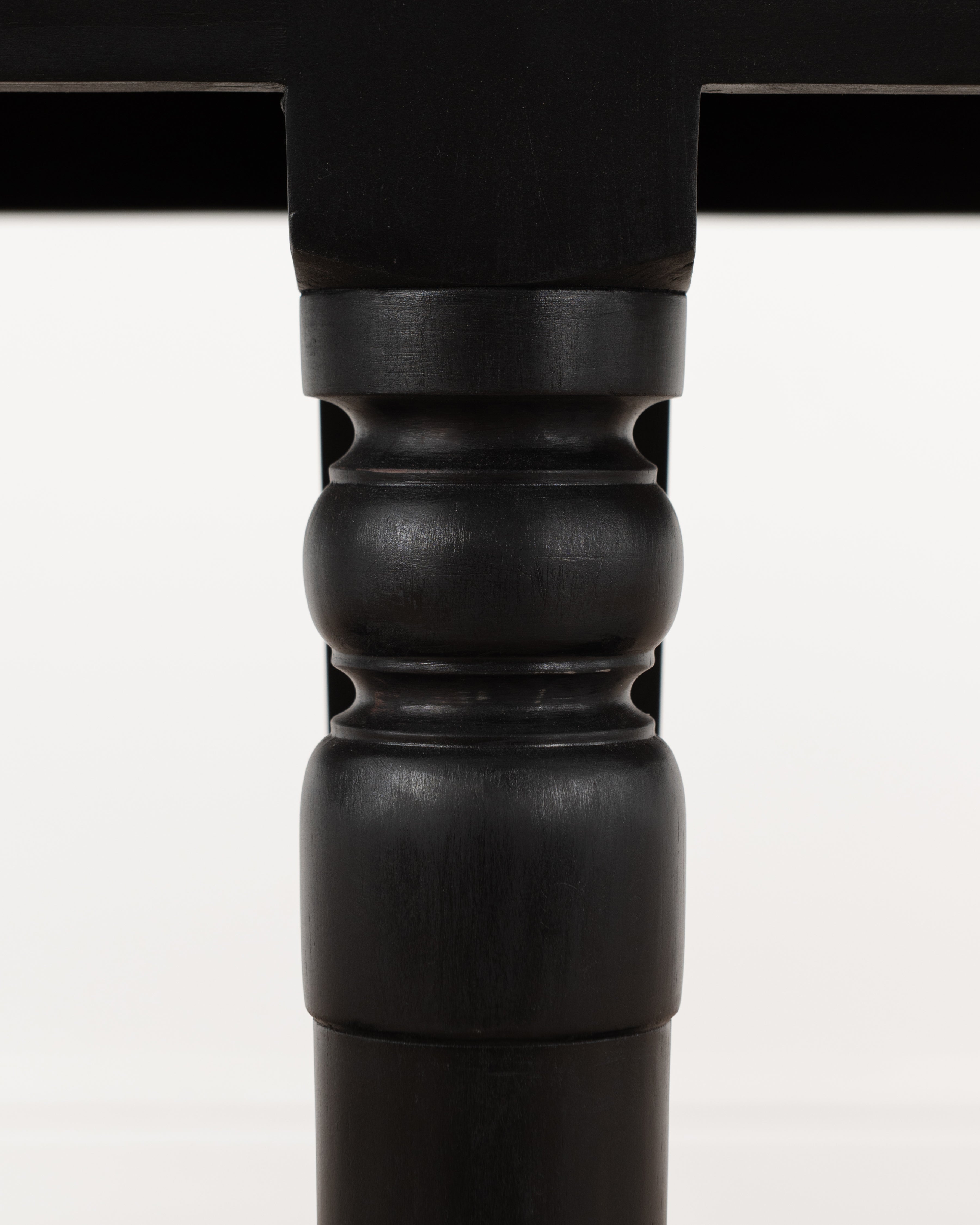 Oxford Cross-Leg Server