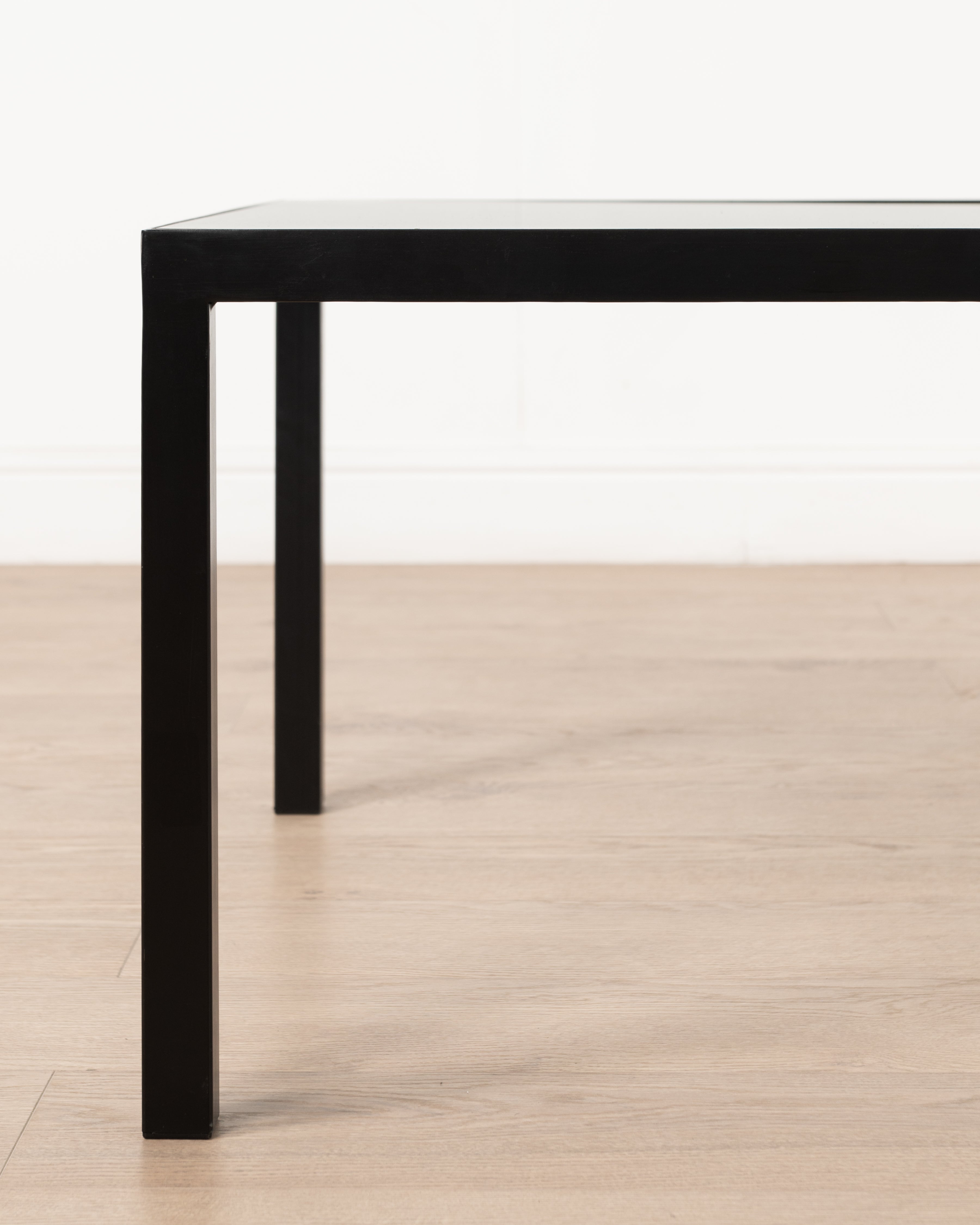 Manhattan Coffee table with glass top