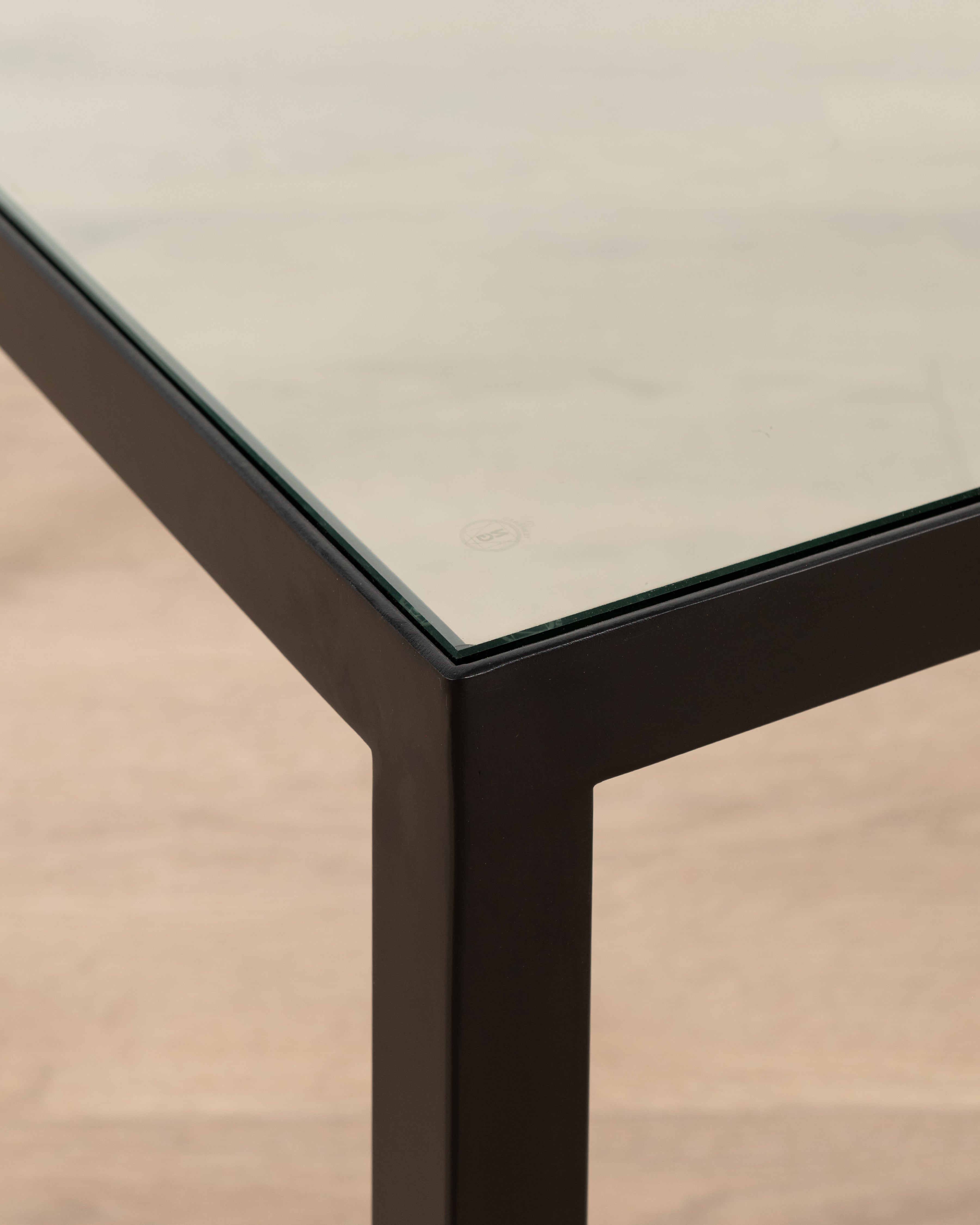 Manhattan Coffee table with glass top