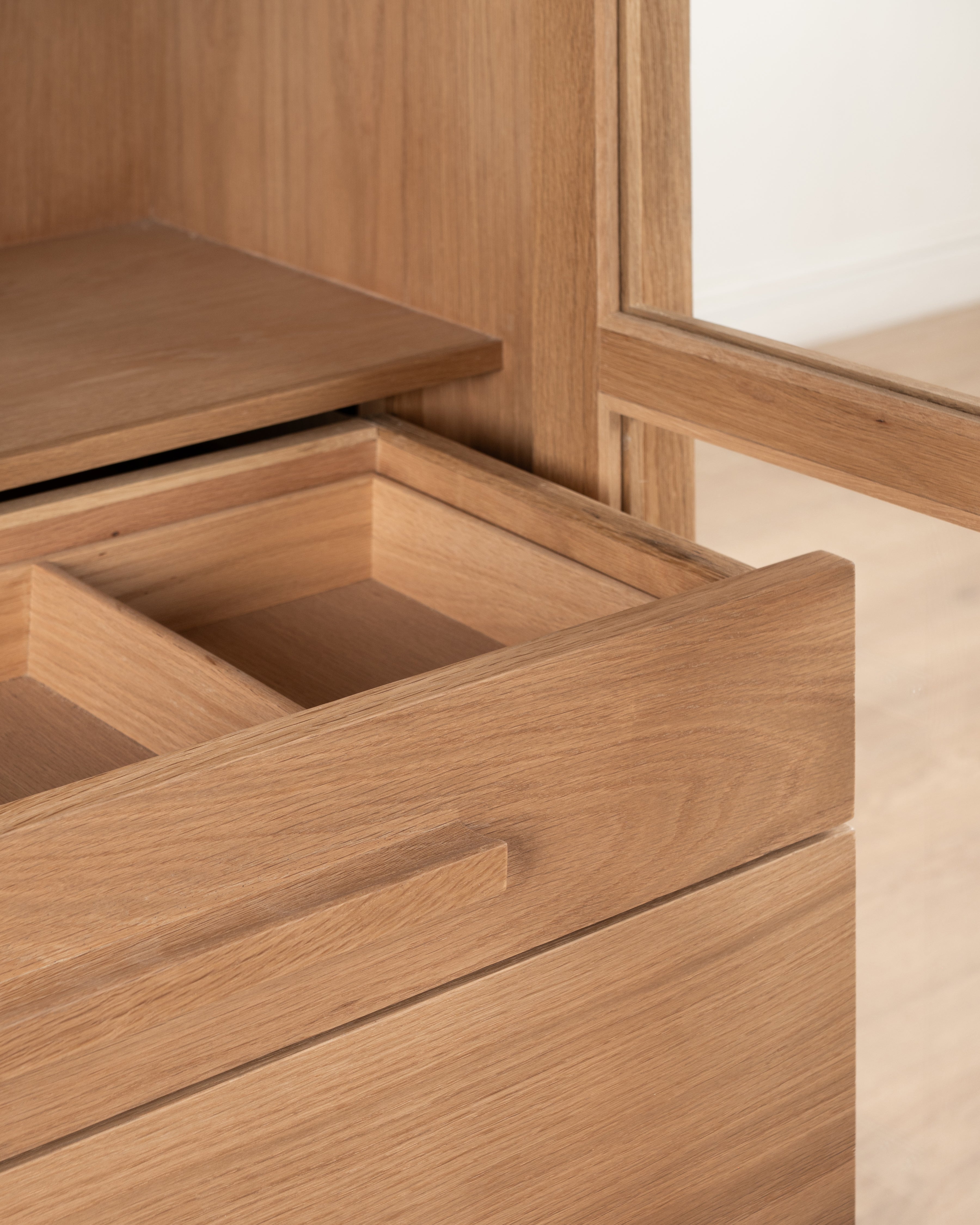Arman Wardrobe | Shelves & Drawers