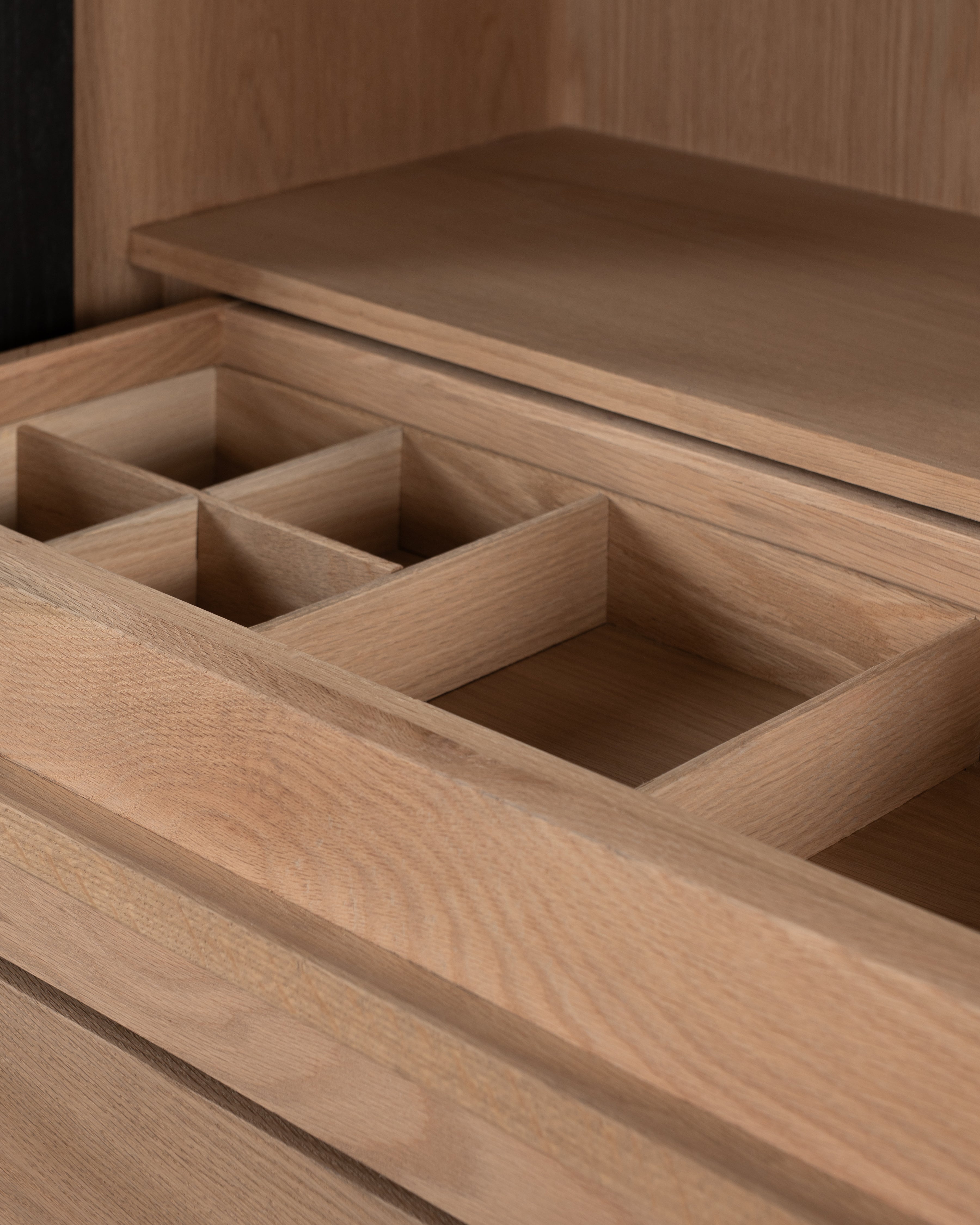 Arman Wardrobe | Drawers & Shelves