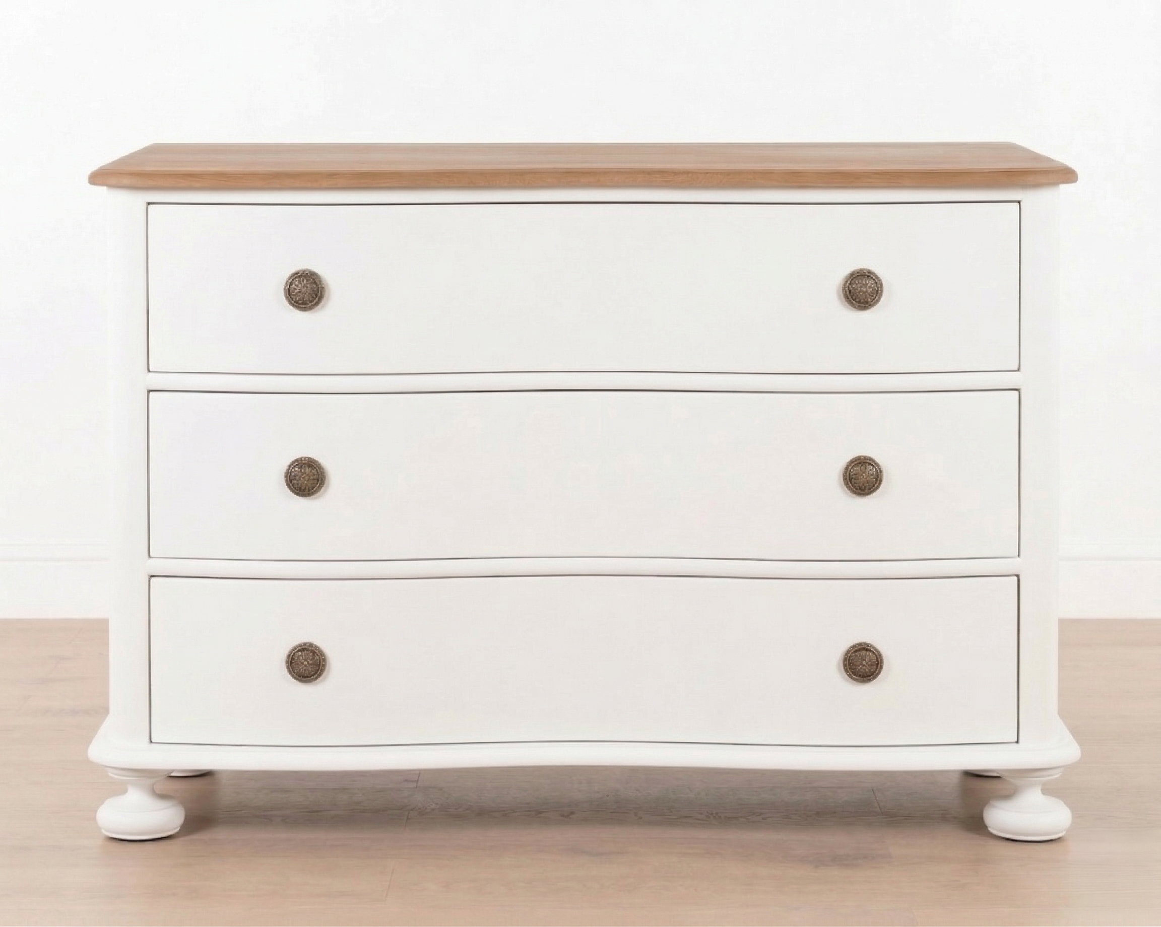 HAMPSHIRE CHEST oF Dresser