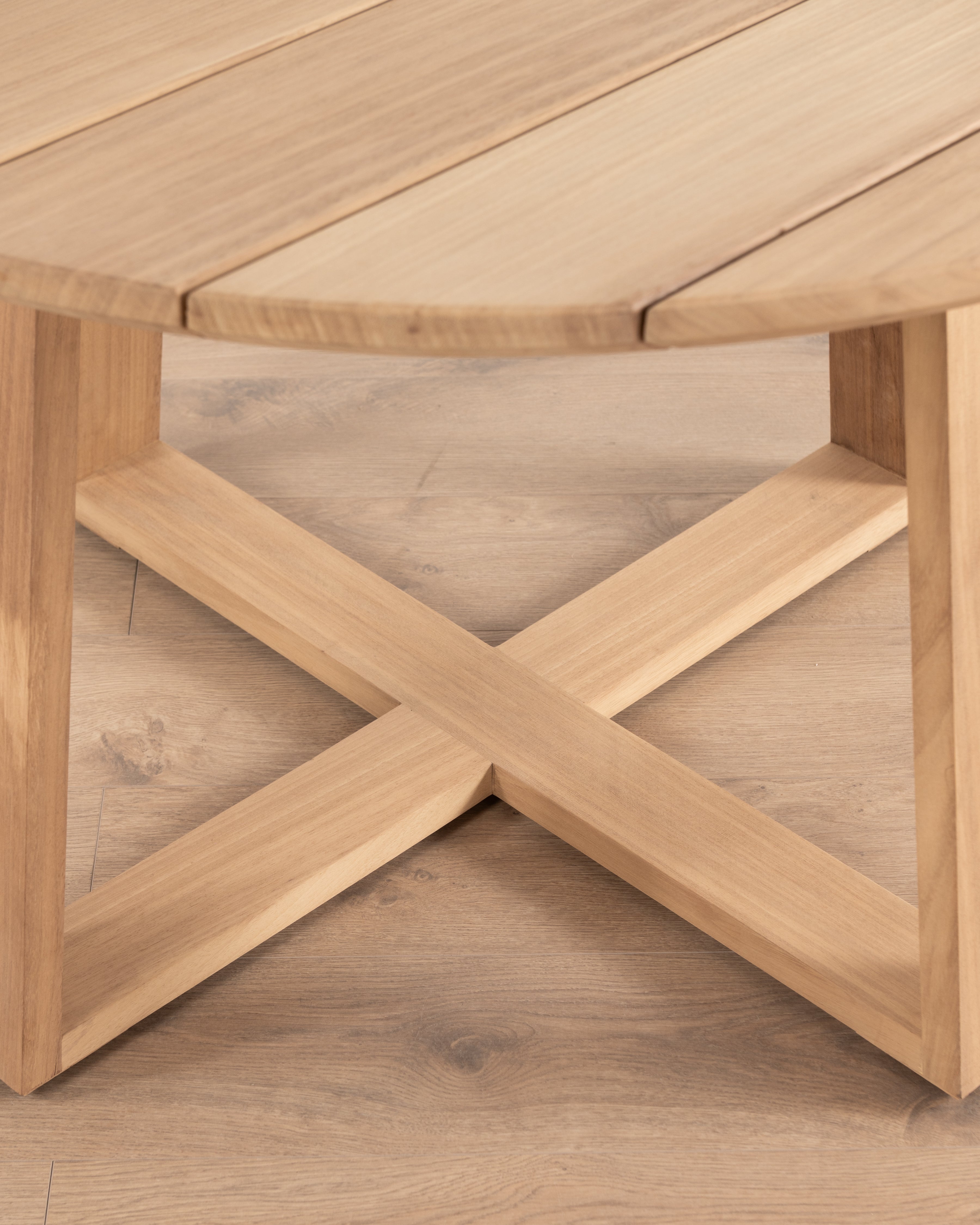 Plett deck round table