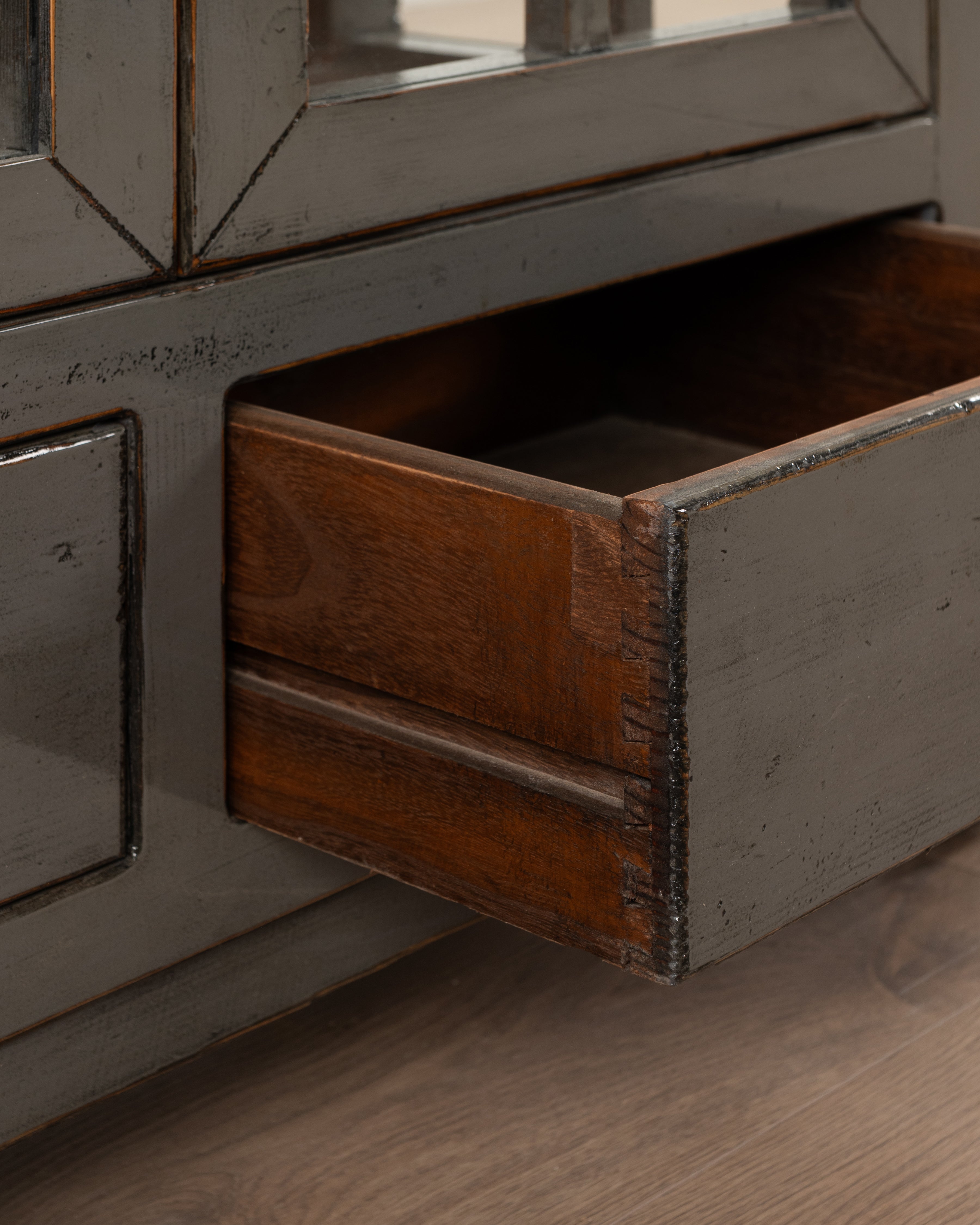Indochine Liang Cabinet | Grey