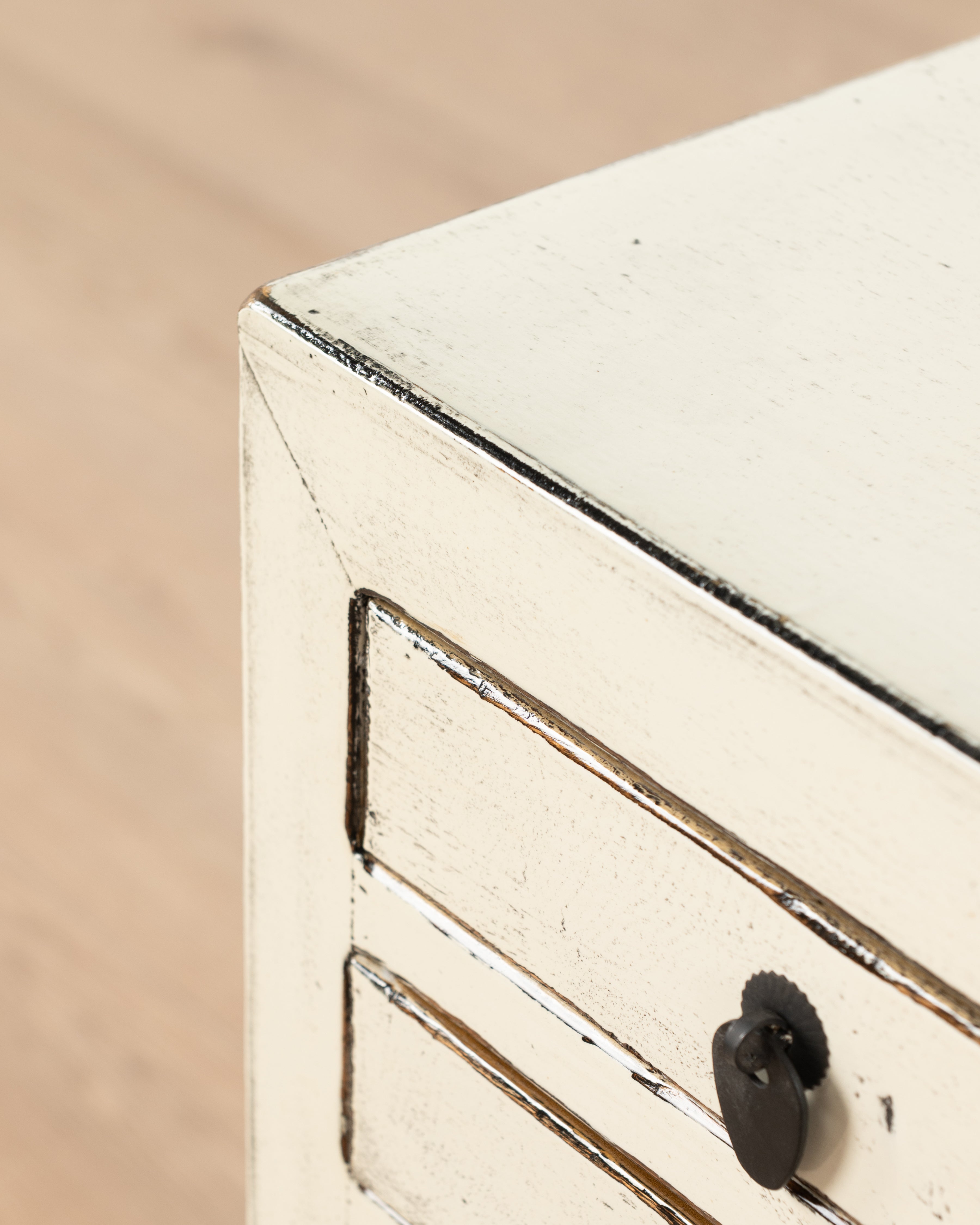 Indochine Zheng Console | White