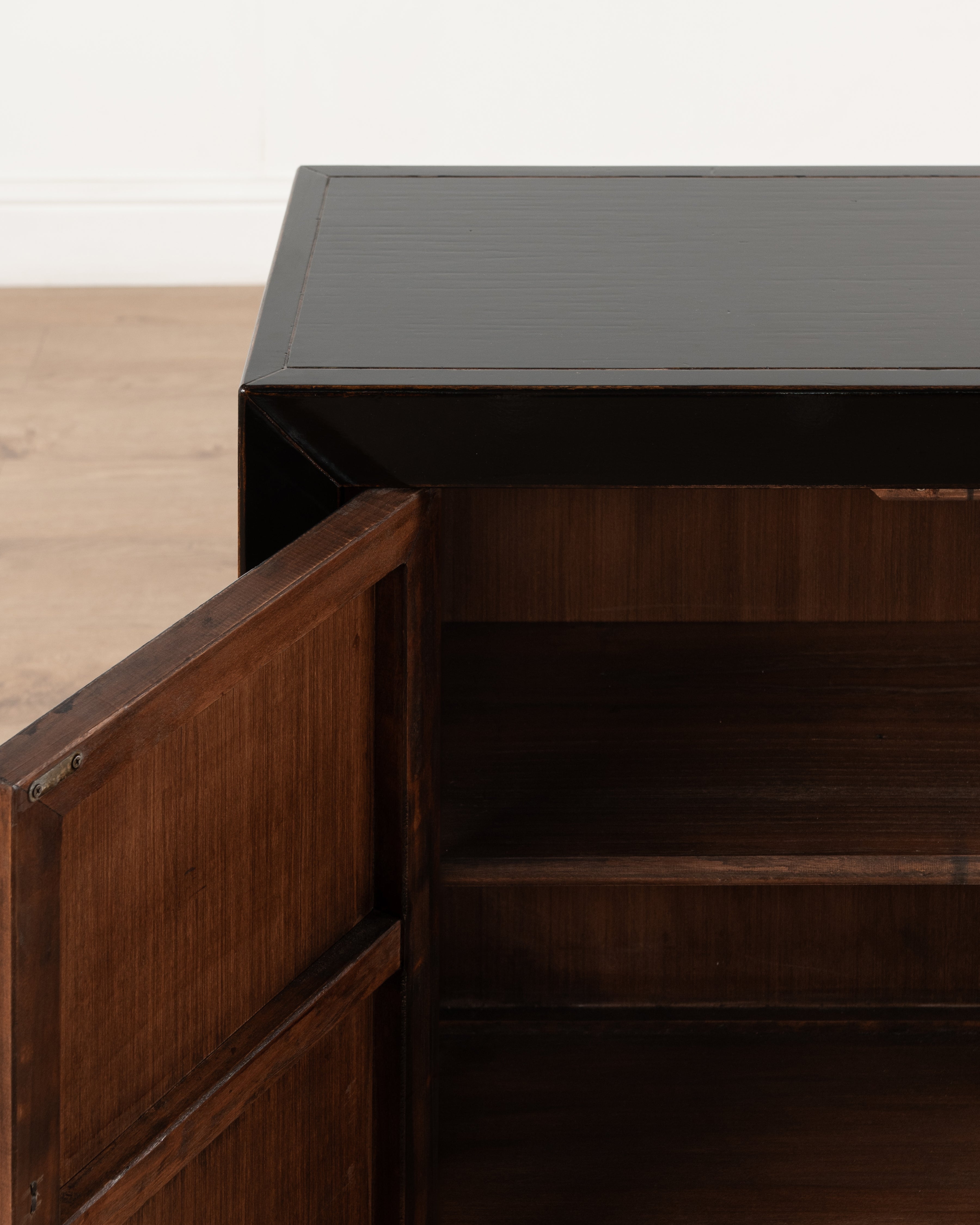 Indochine Chen Cabinet | Black