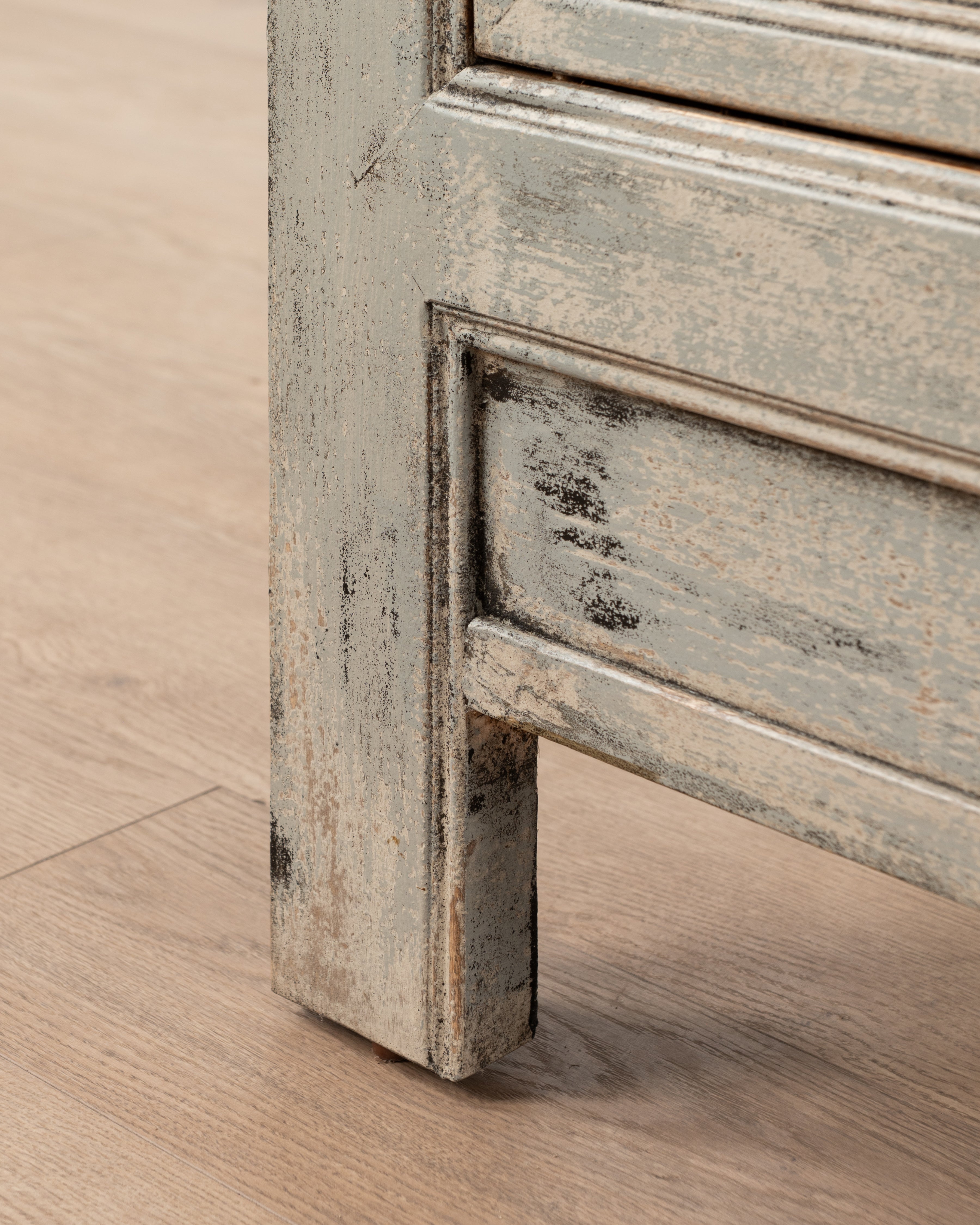 Indochine Yancheng Sideboard | Distressed Grey