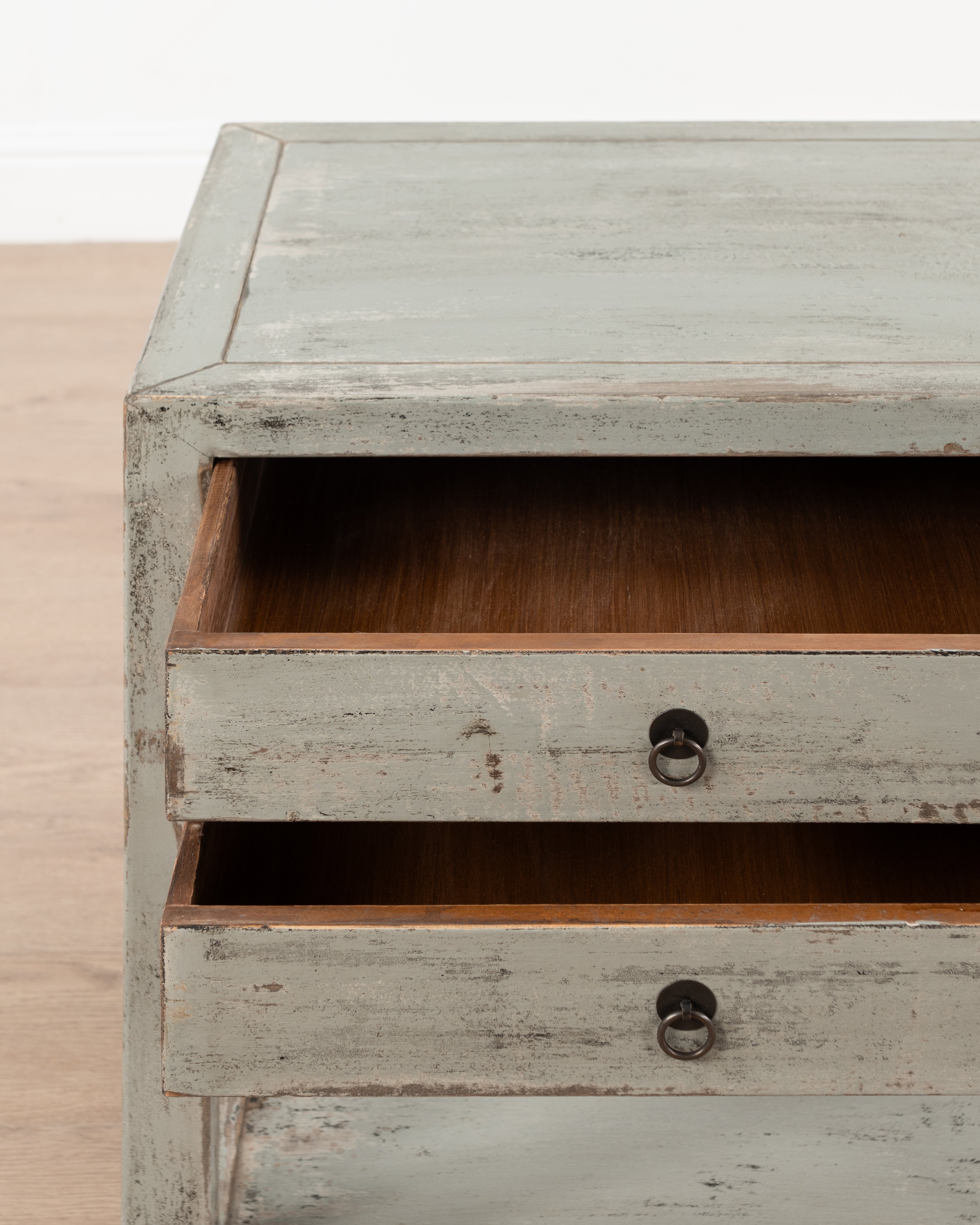 Vosburg Bedside Table | Grey