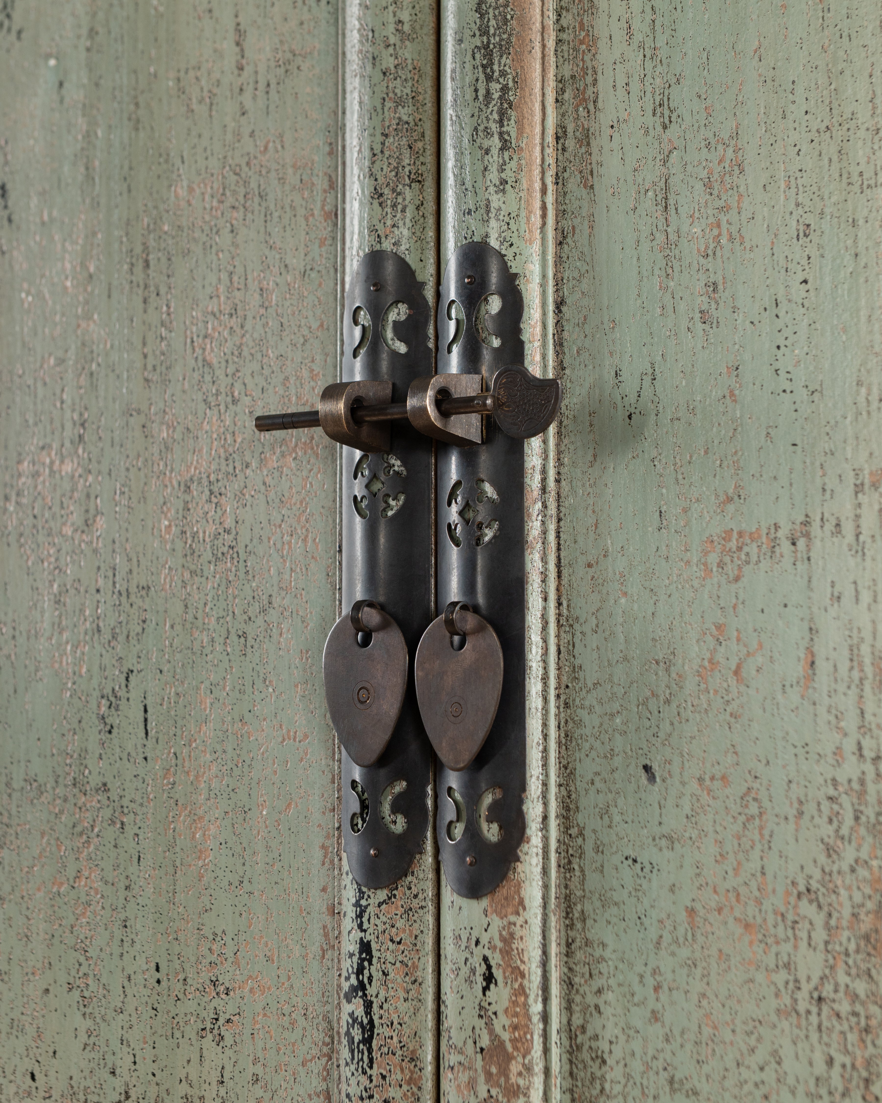 CUPBOARD 2-DOOR GREEN