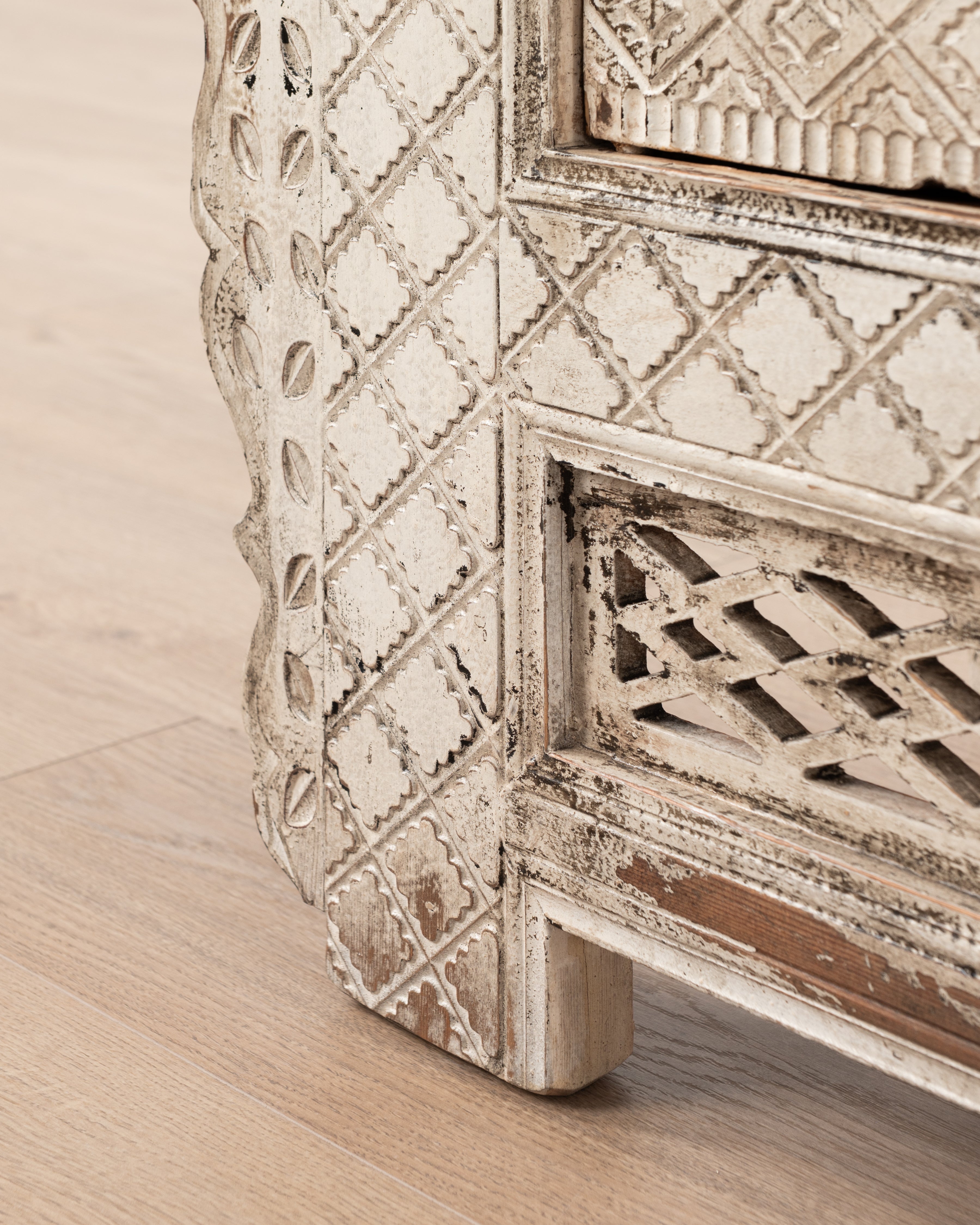 Zenebe Sideboard | White