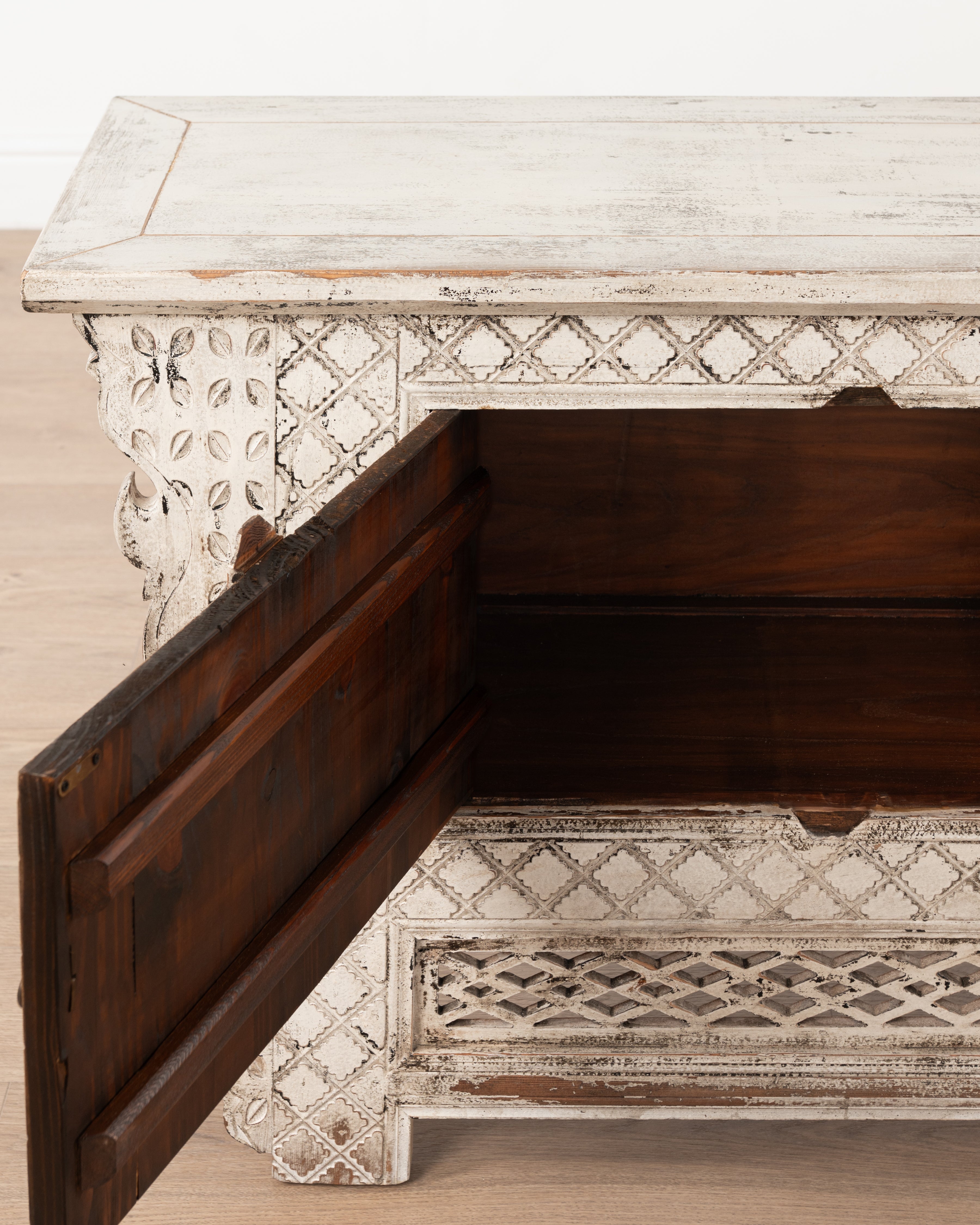 Zenebe Sideboard | White