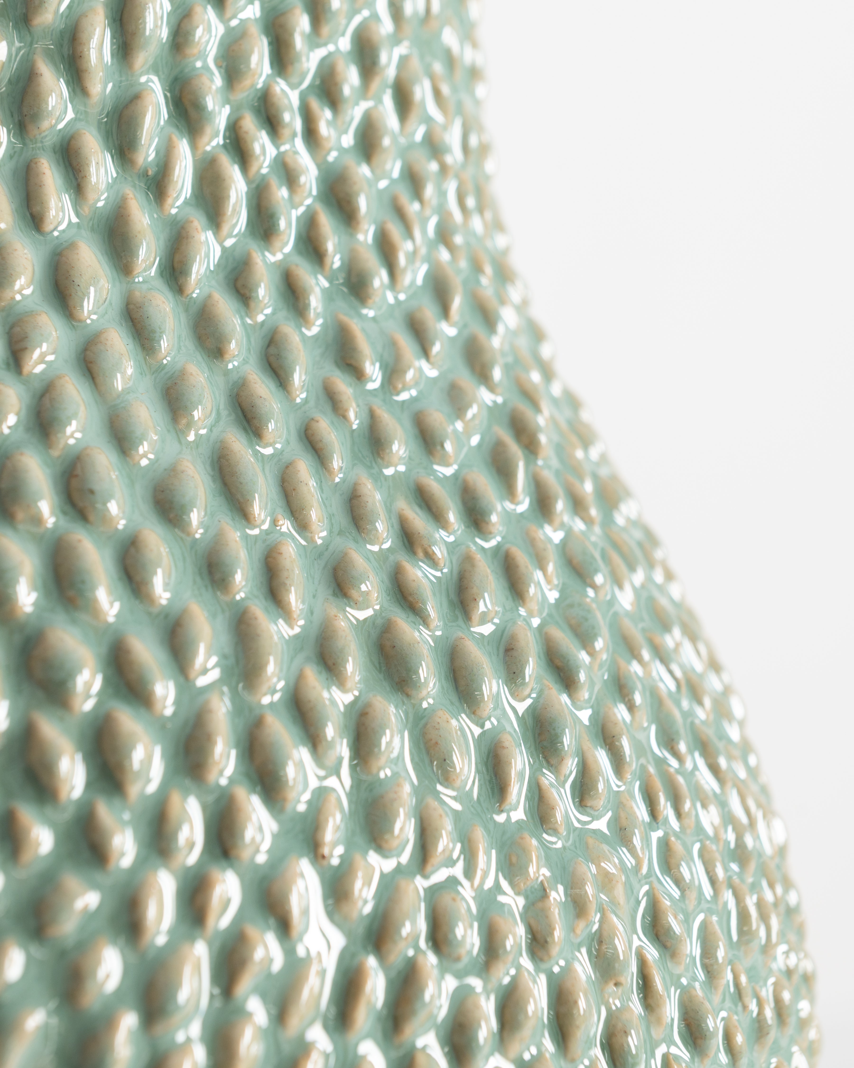 LAMP BASE PEAR SHAPE GRN, WHT SHADE