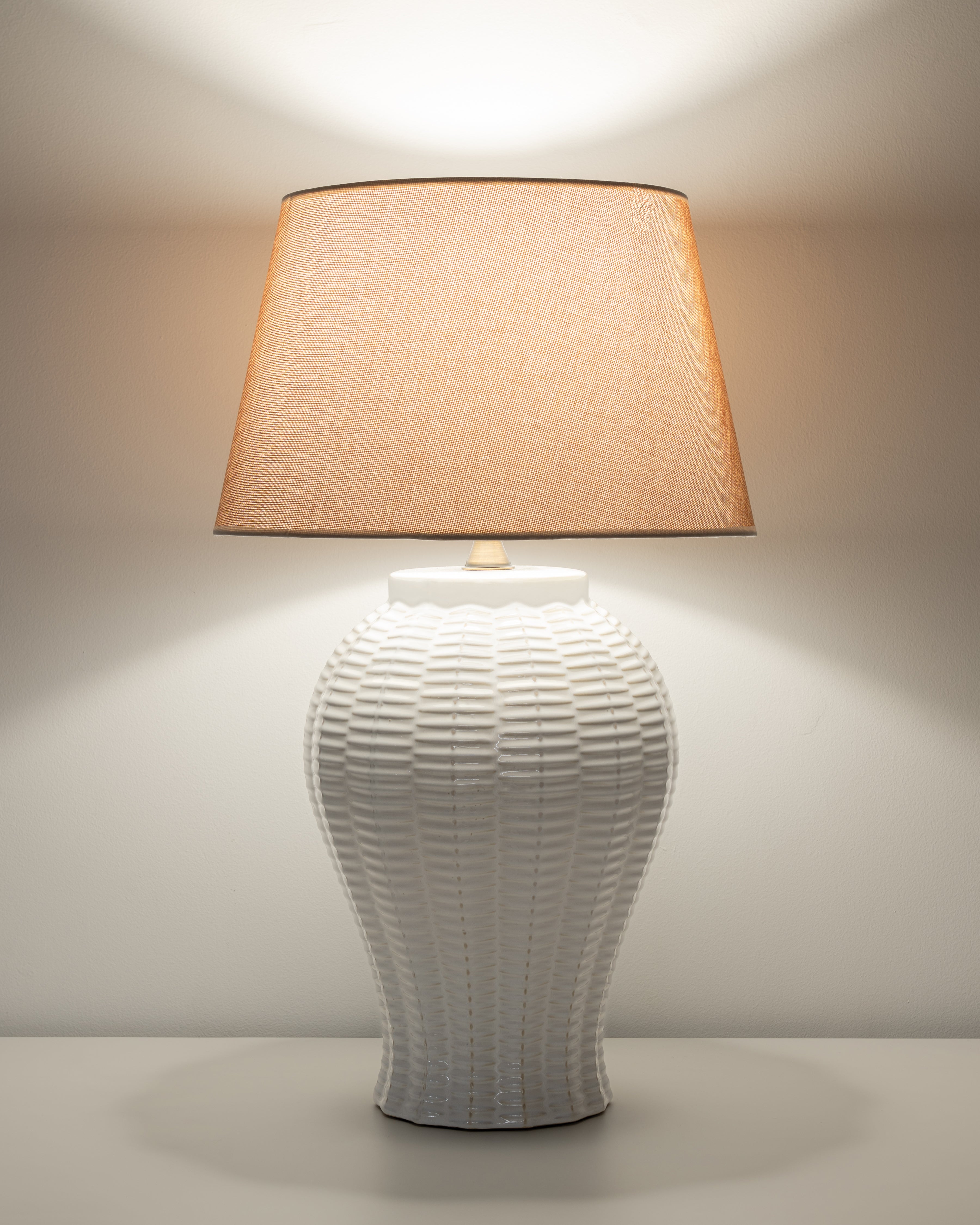 LAMP BEIGE SHADE OFFWHT BASKET WEAVER