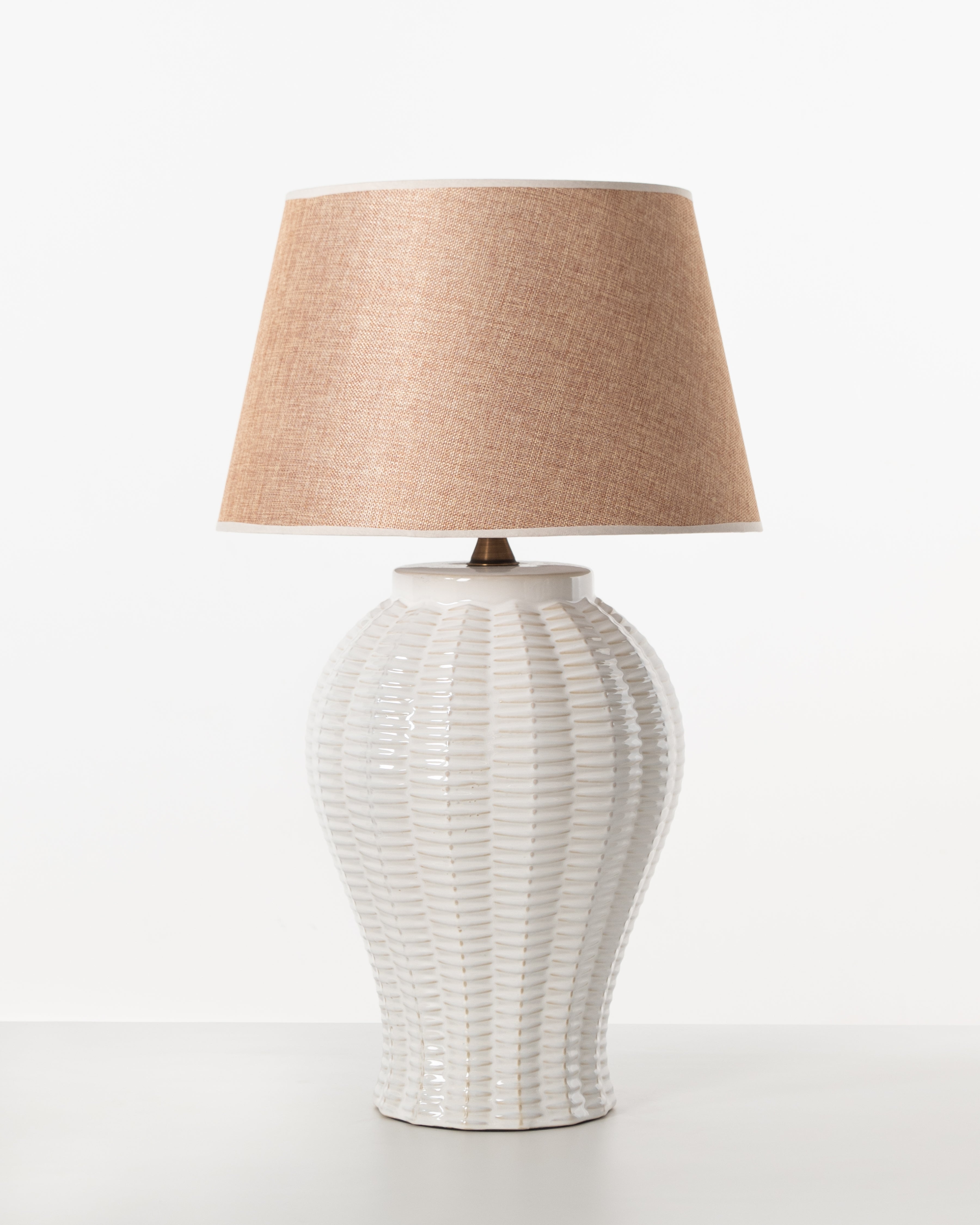 LAMP BEIGE SHADE OFFWHT BASKET WEAVER