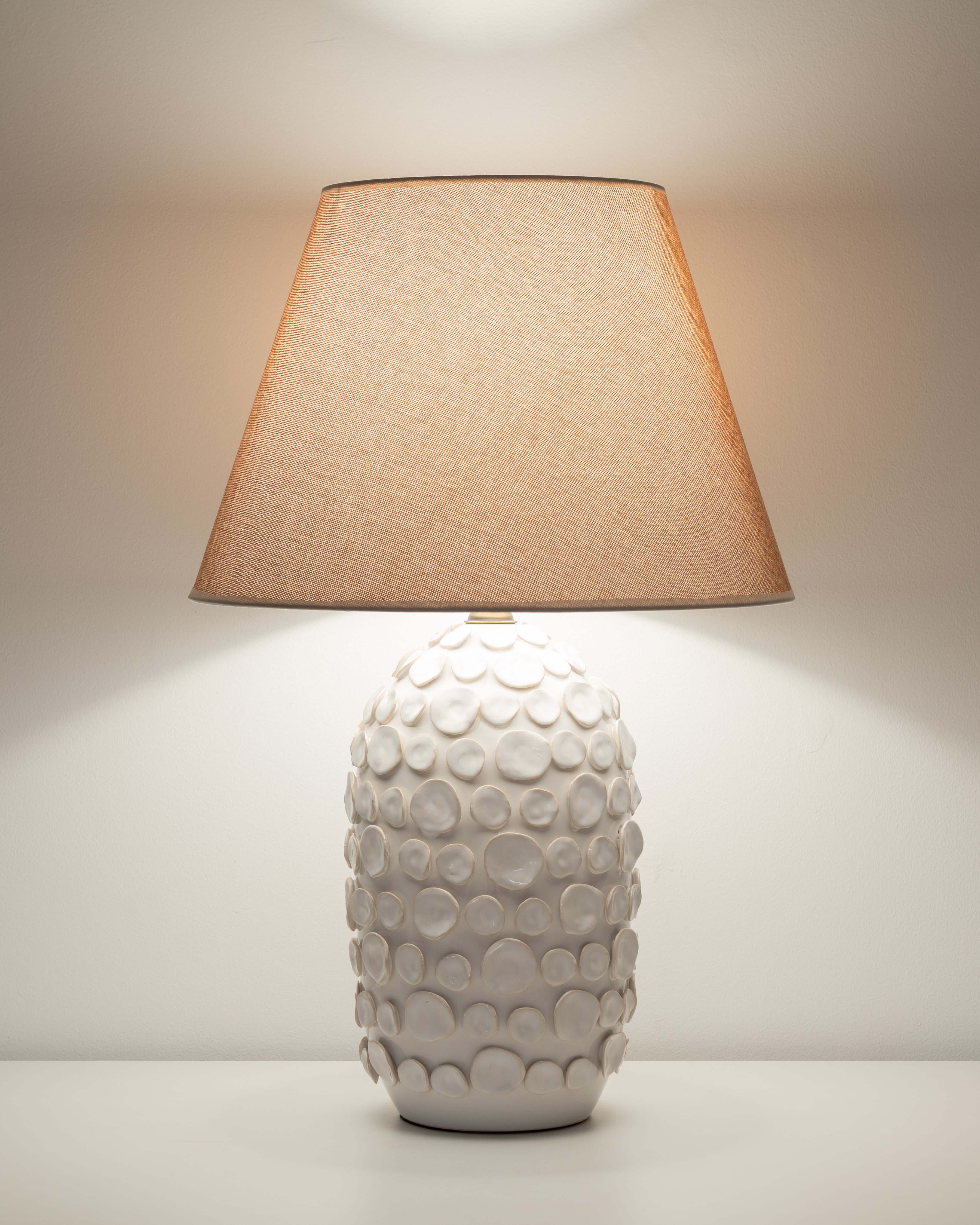 LAMP OFFWHT CERAMIC PETAL BEIGE SHADE