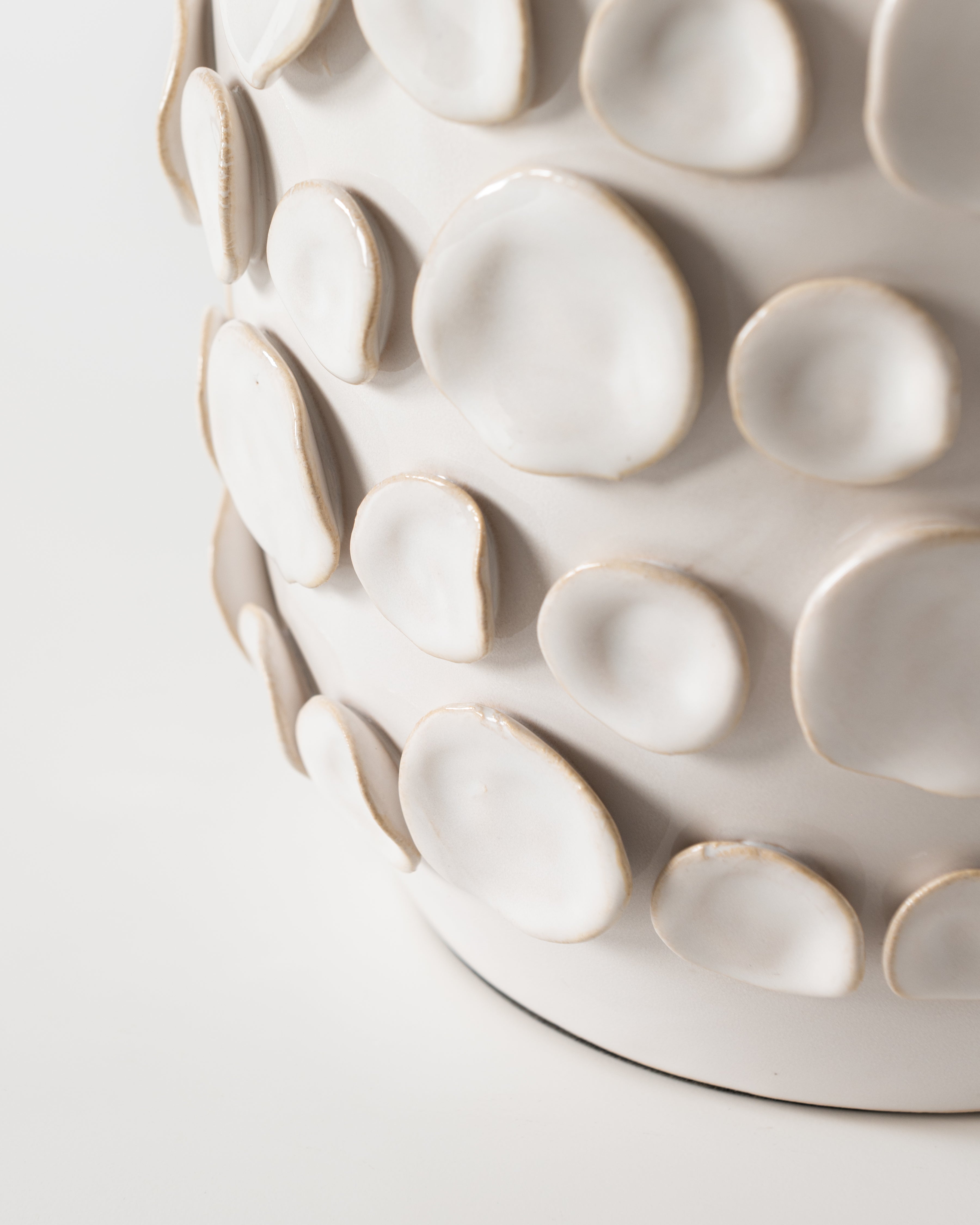 LAMP OFFWHT CERAMIC PETAL BEIGE SHADE