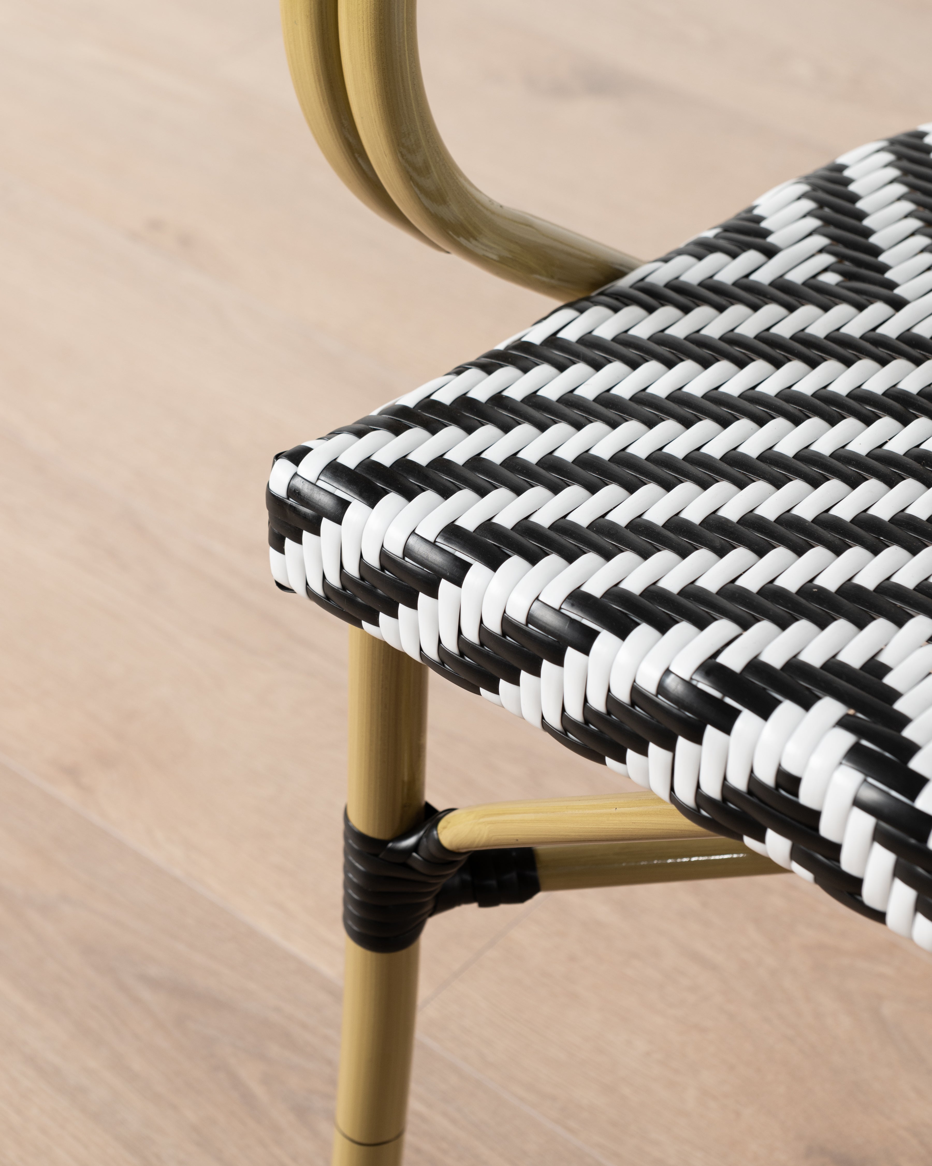 Brioche Armchair | Black