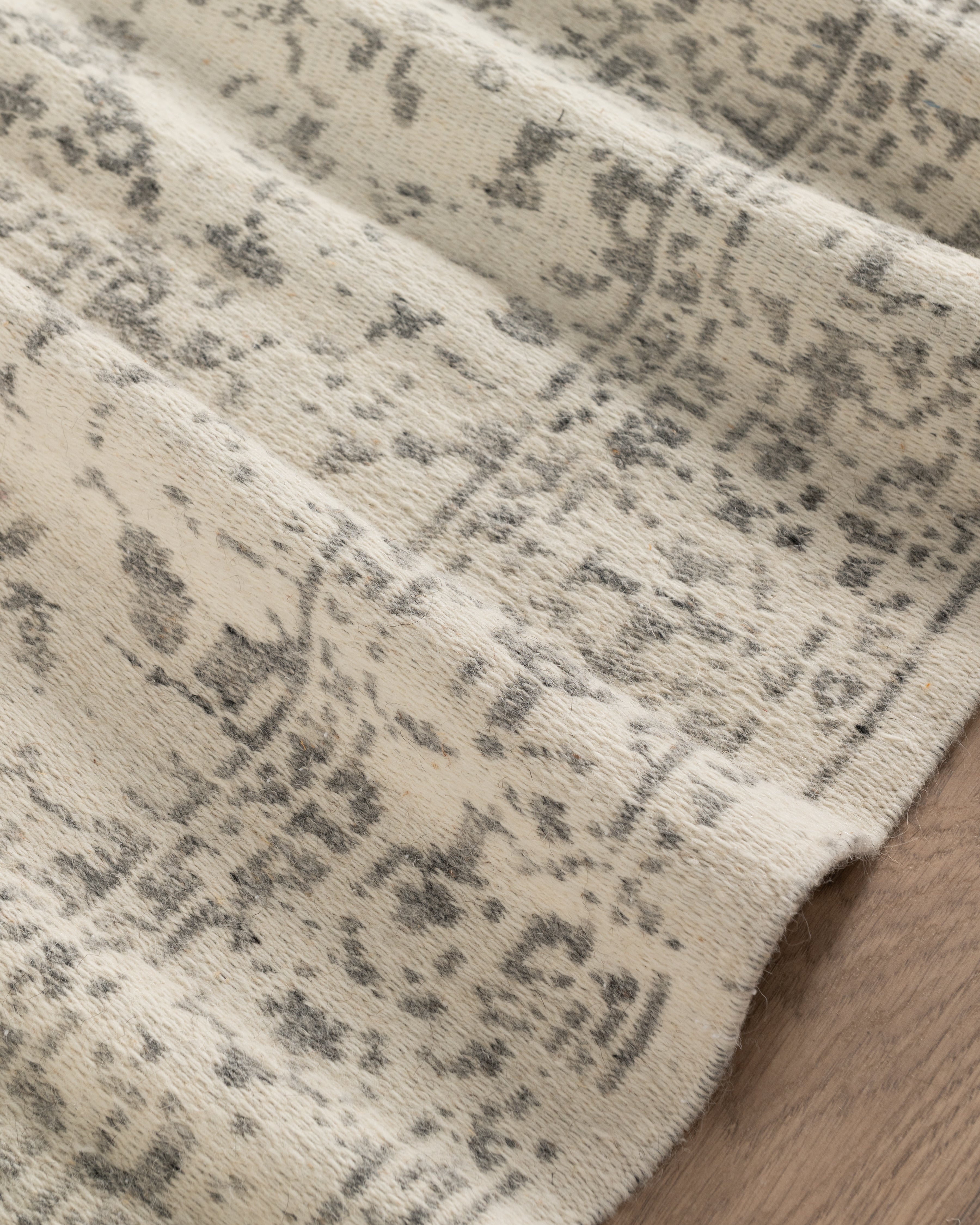 Linie Dolzago Rug | Medium - 2000 x 3000