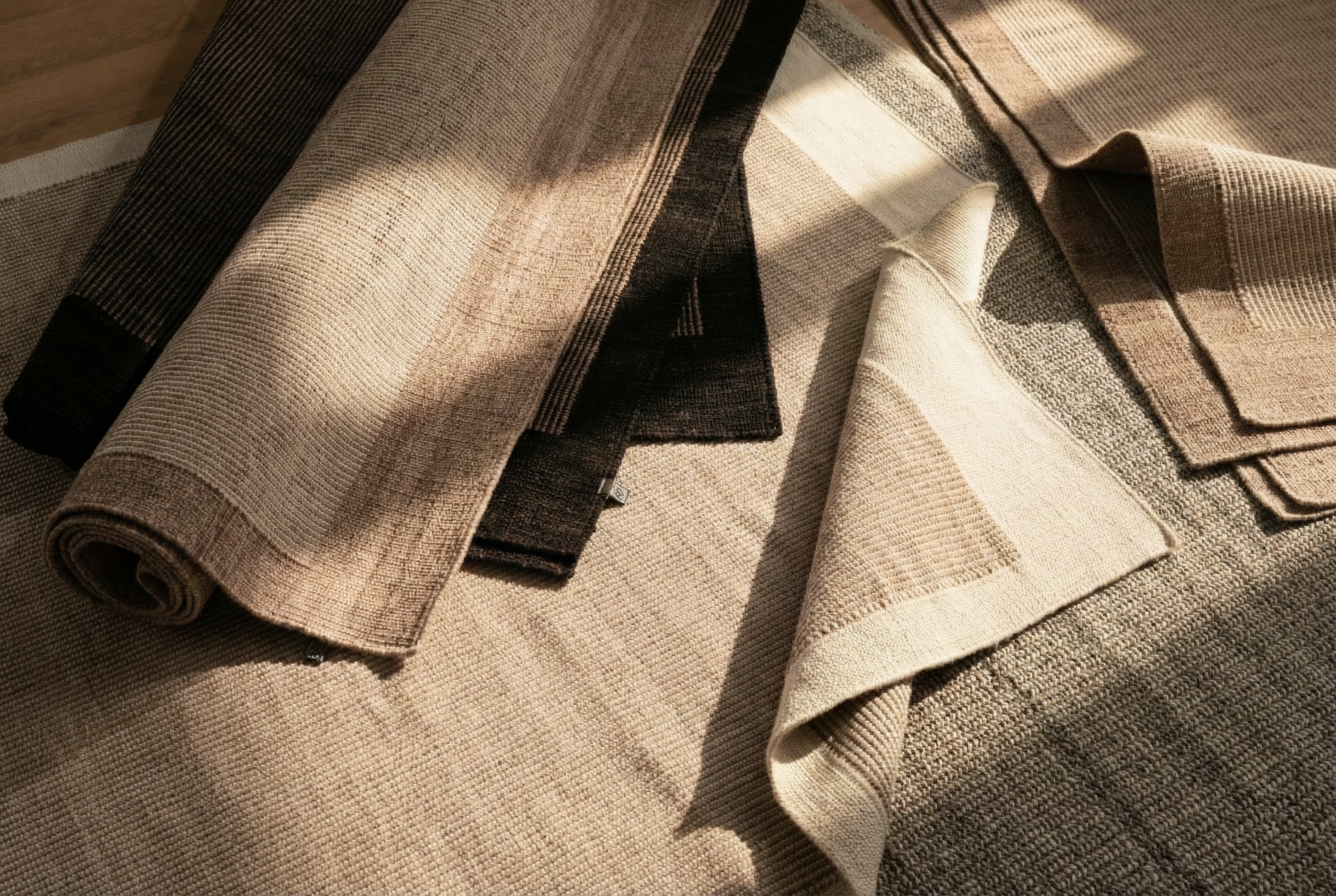 Linie Arbrello Rug | Black - medium - 2000 x 3000