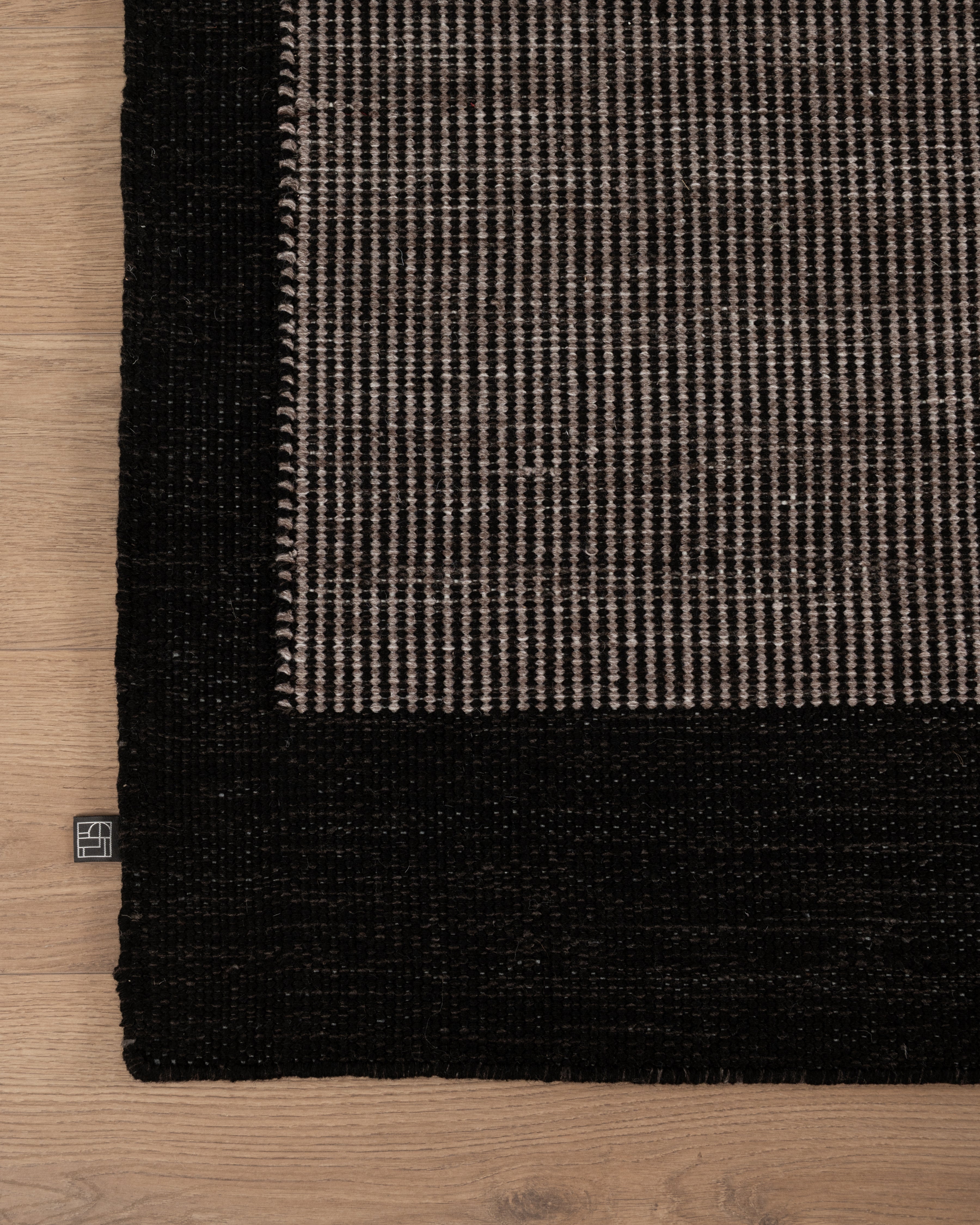 Linie Arbrello Rug | Black - medium - 2000 x 3000