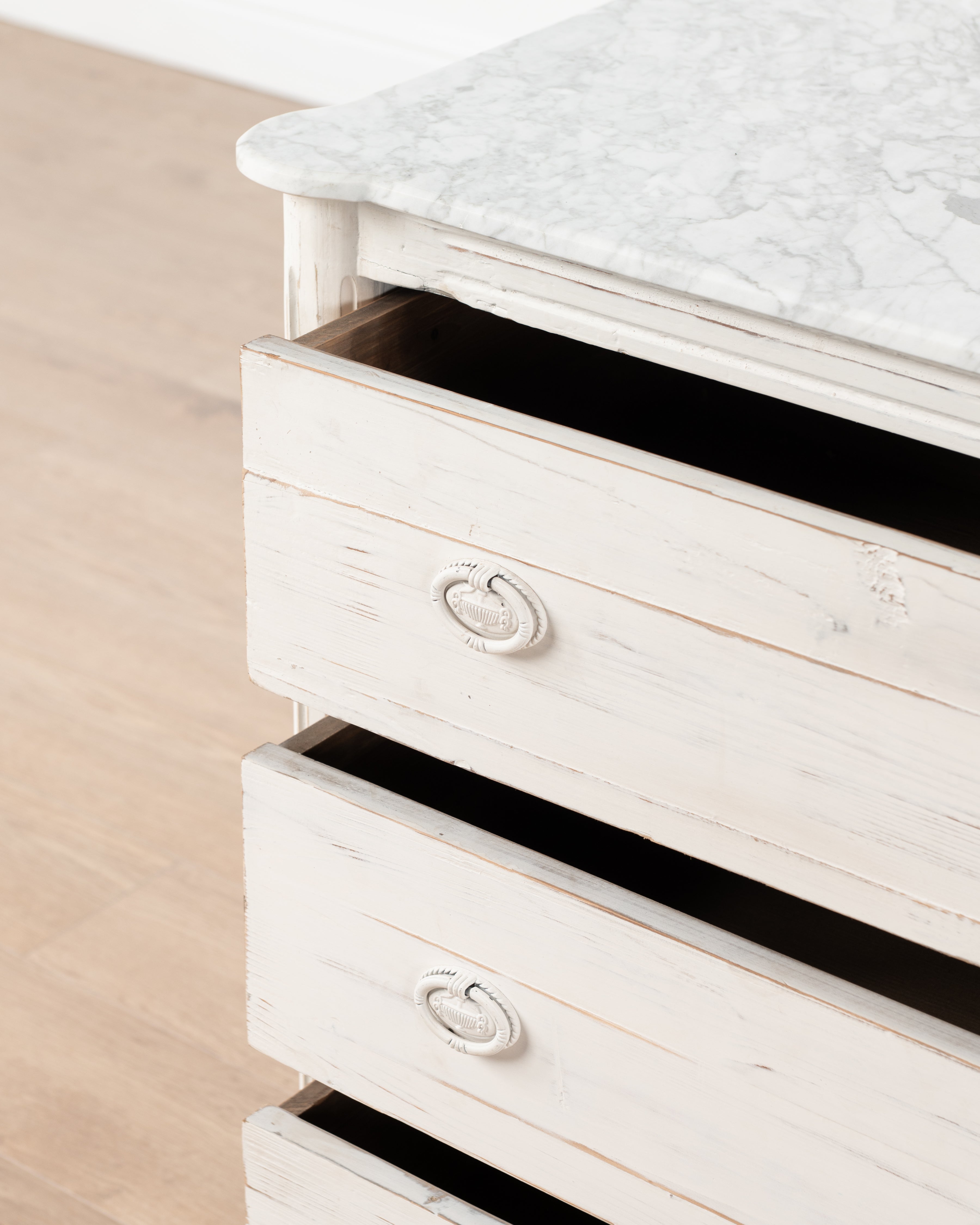 Claudine Chest of drawers
