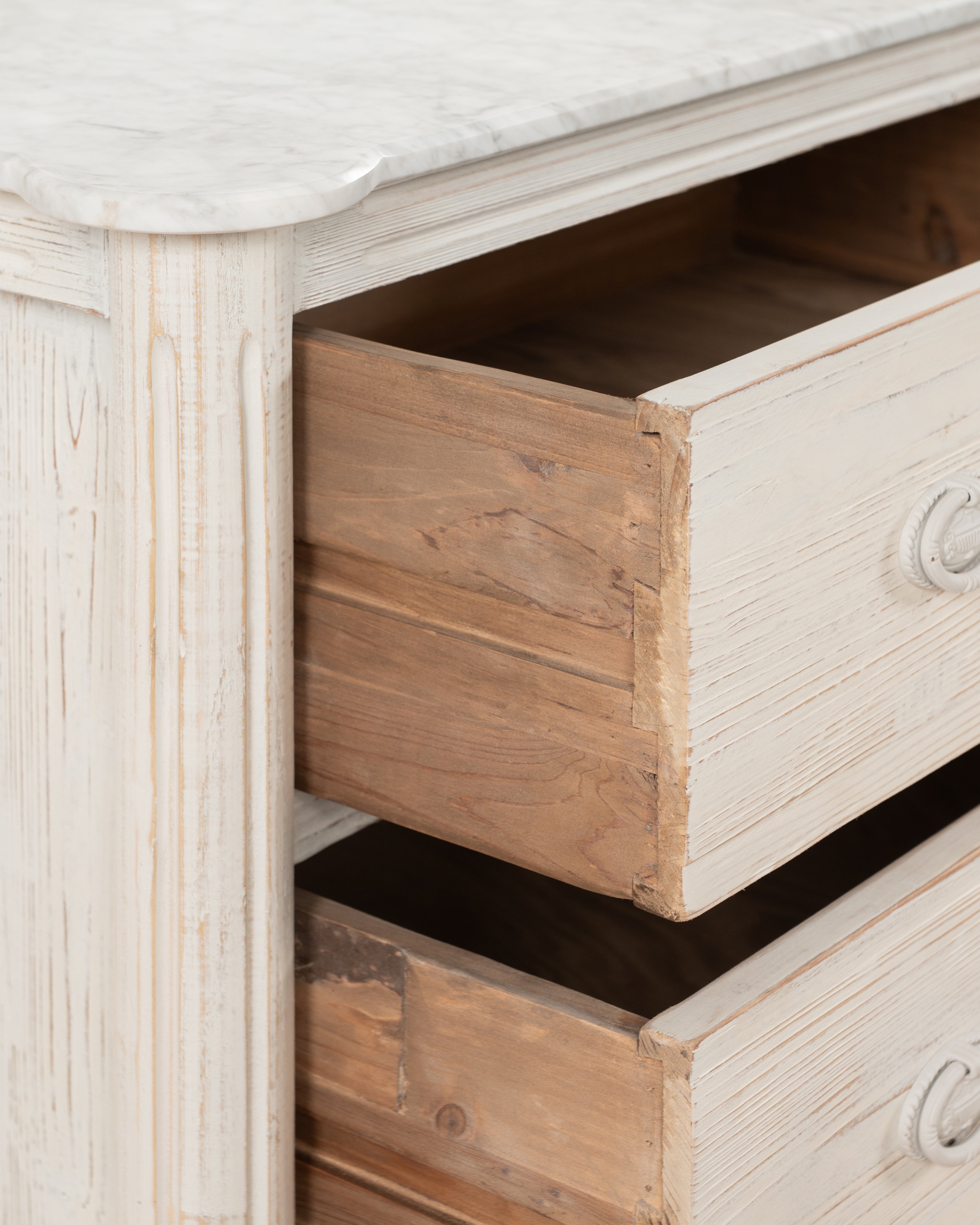 Claudine Chest of drawers