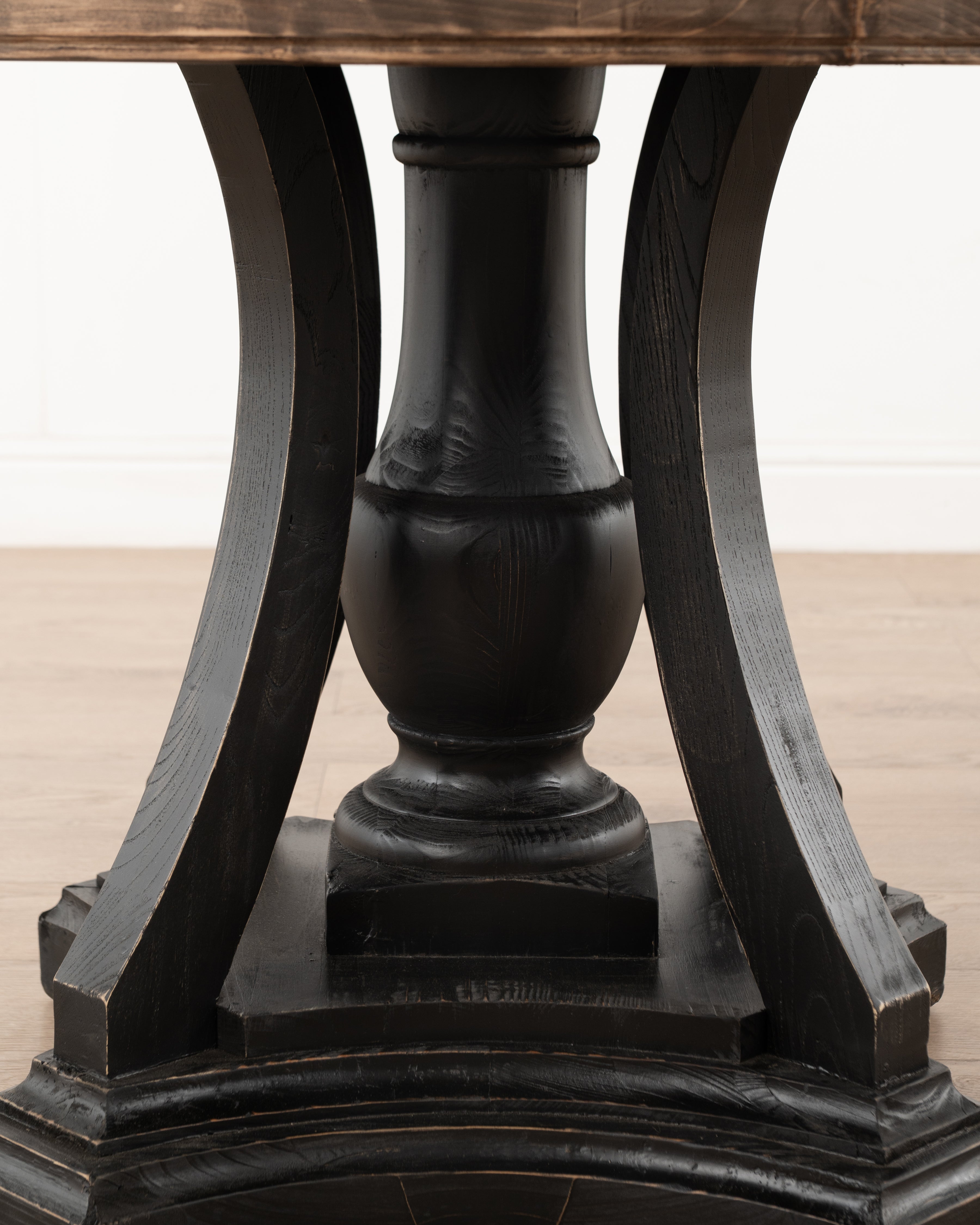 Strasbourg Entrance Table