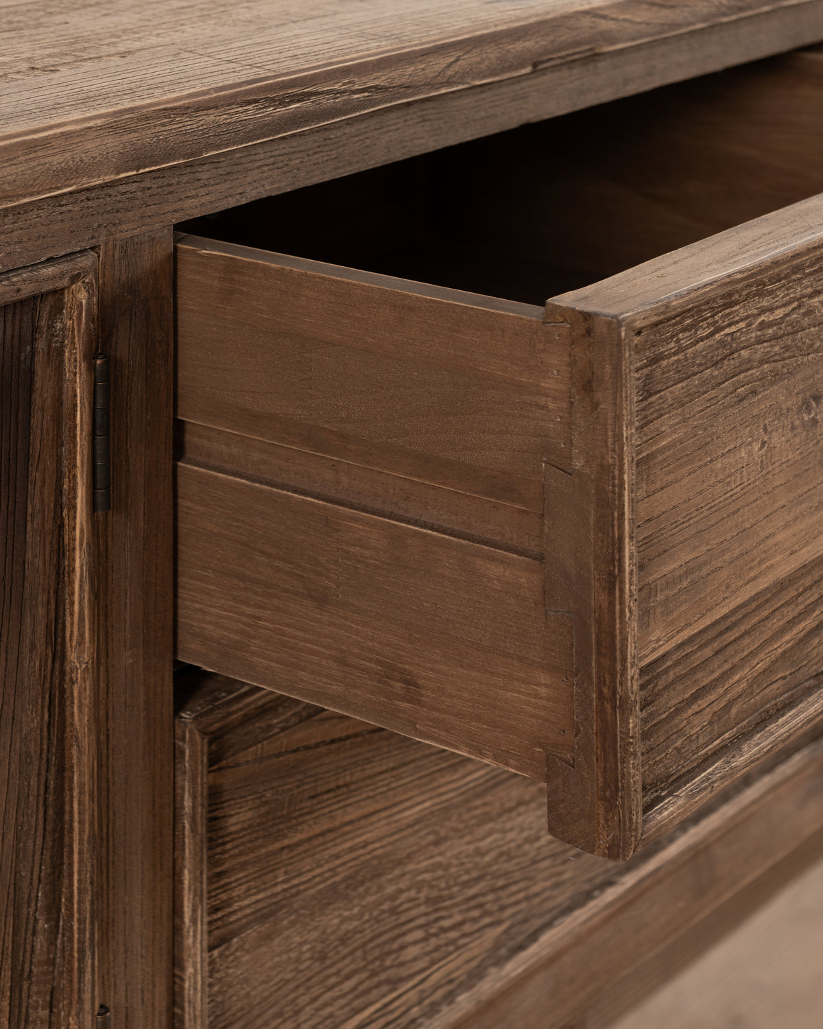 Pearston Buffet Table
