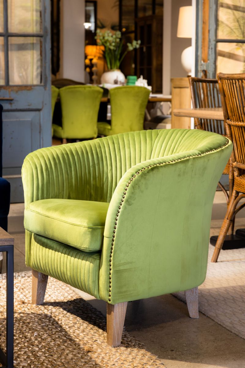 Fully upholstered velvet tub chair 