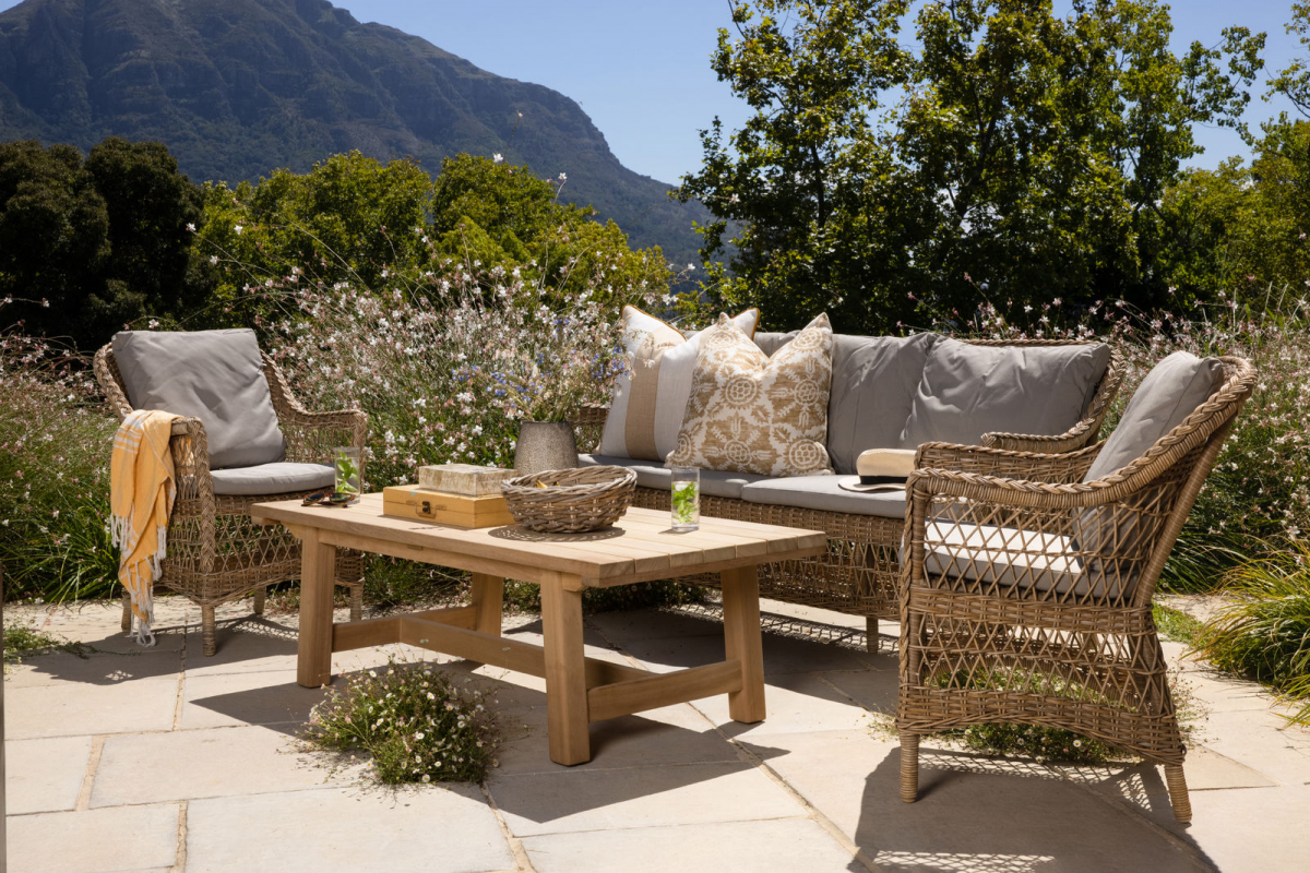 Outdoor armchair in synthetic rattan with cushions