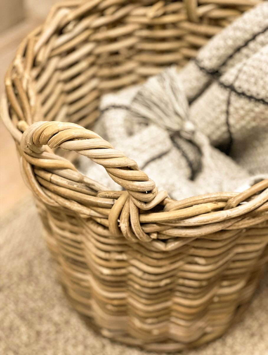 Kubu weave round basket with handles