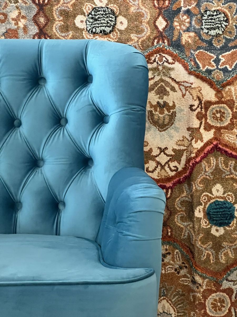 Armchair with deep buttoned detail and queen anne legs