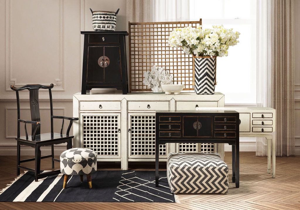 Painted lacquered cabinet with 2 doors and 1 drawer
